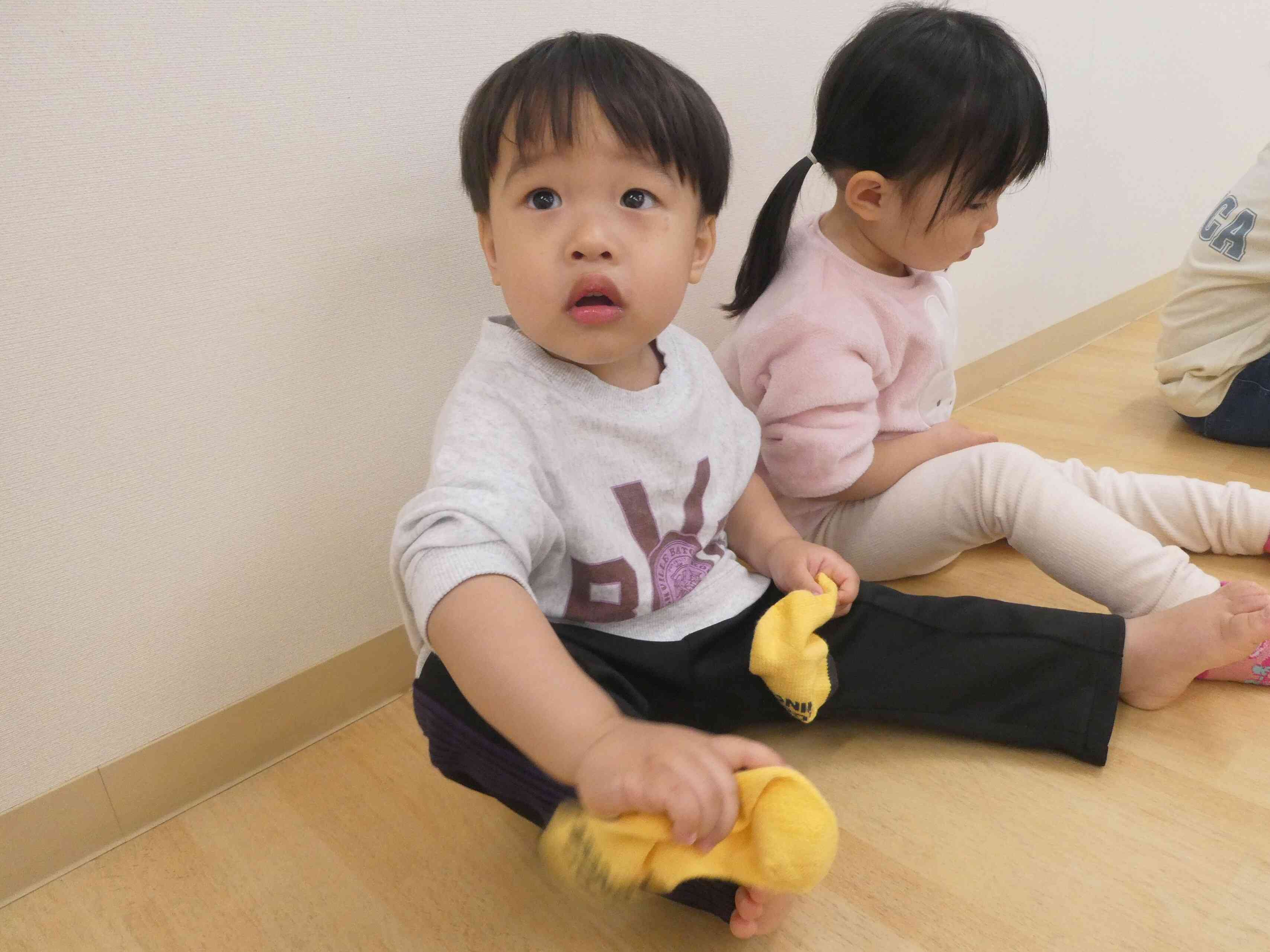右から履こうかな♪