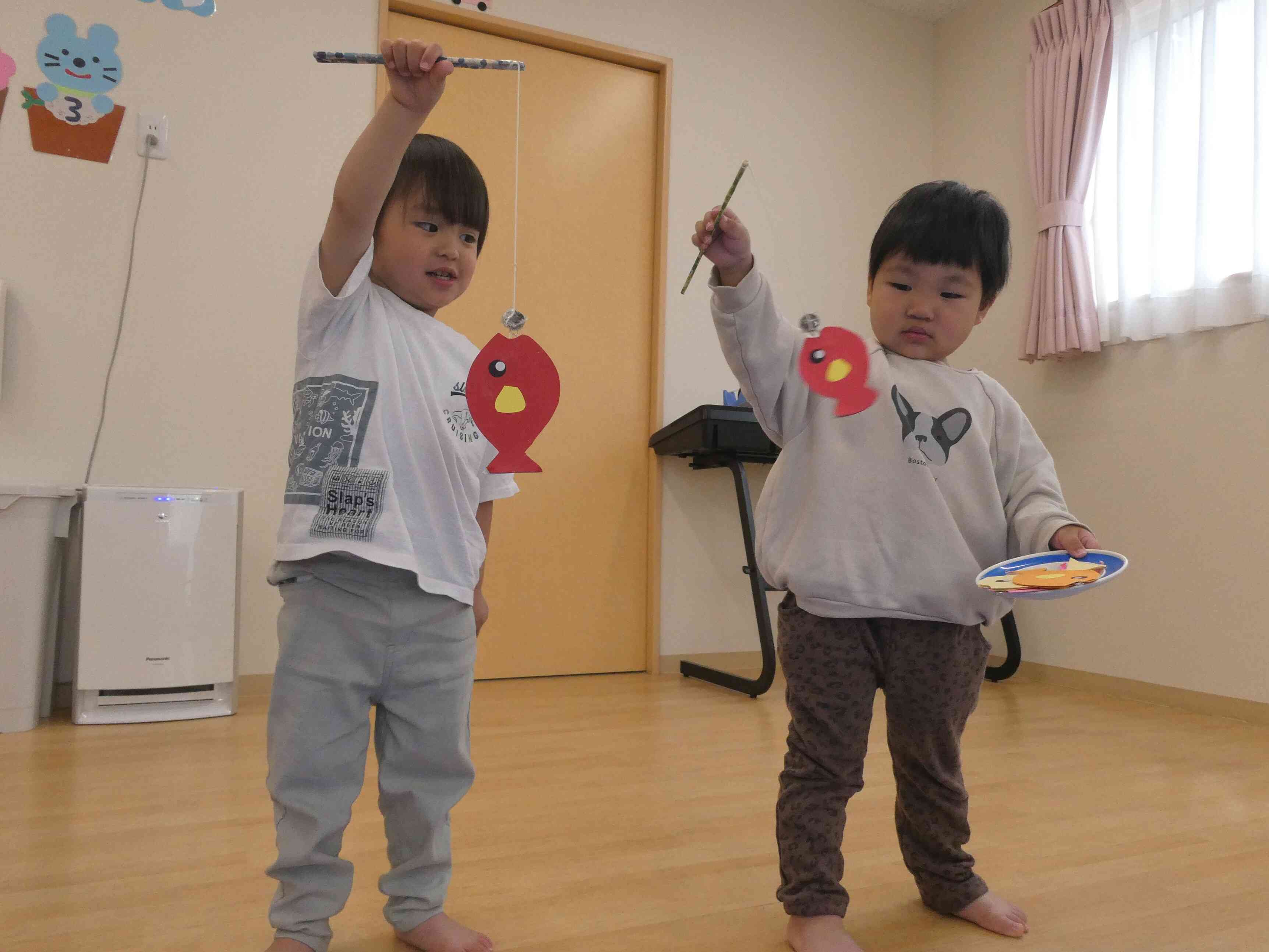赤色の魚、同じだ！