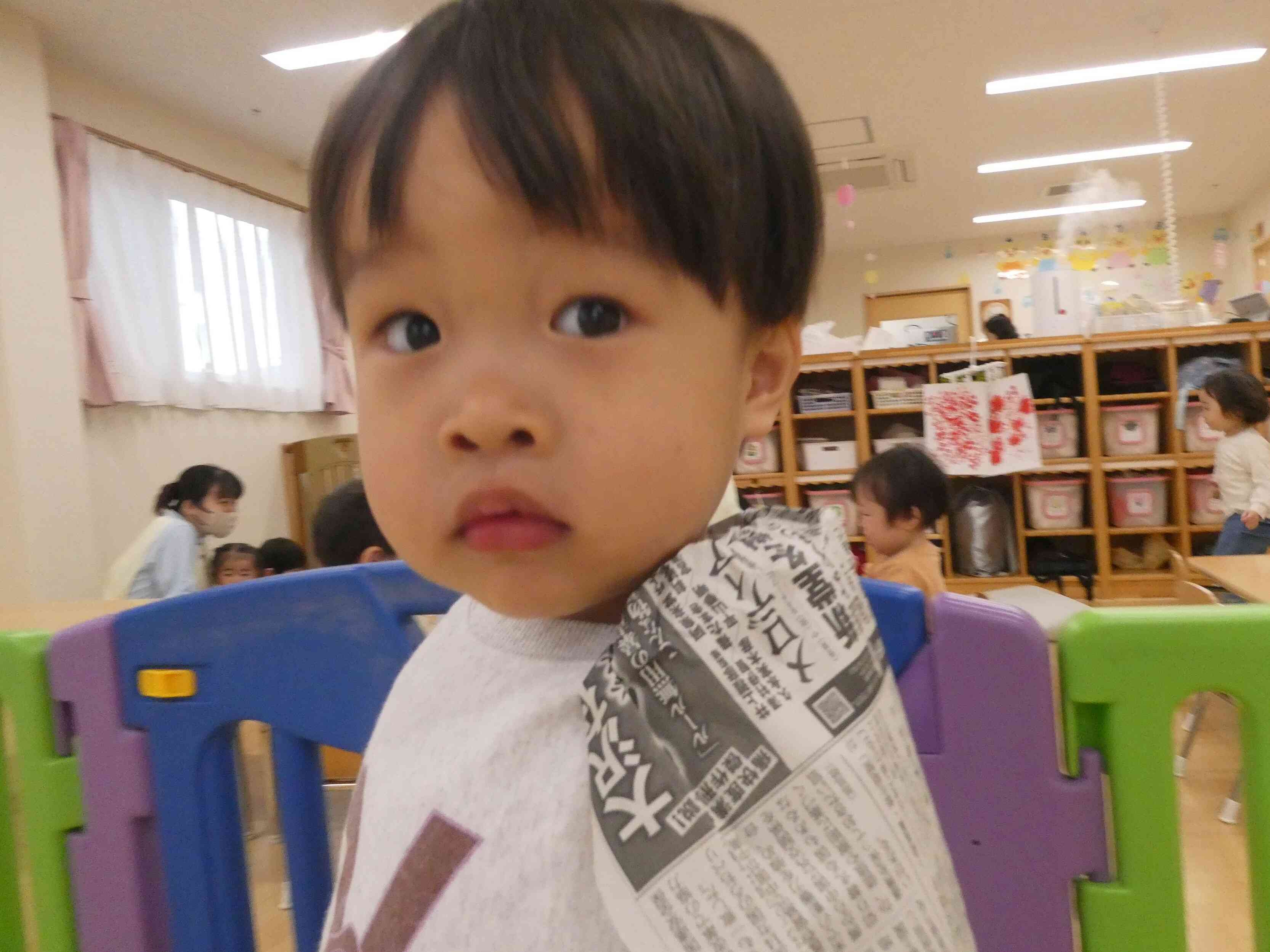 うさぎ組　新聞紙で何作ろ☆