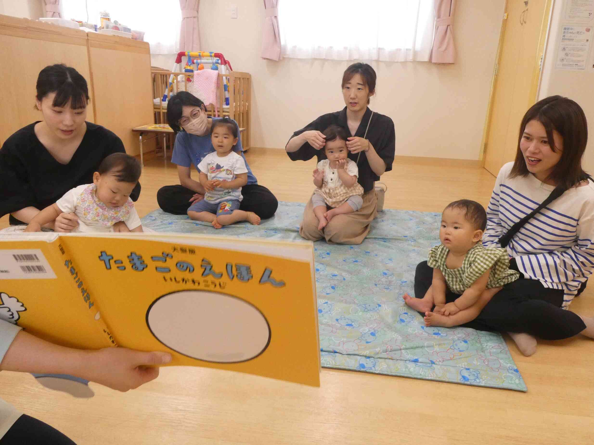 子育てひろば♪「大型絵本・エプロンシアター」