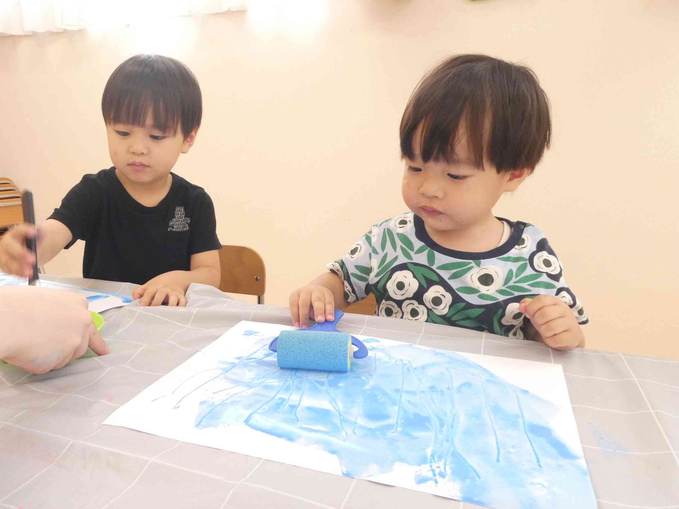 たくさん塗るのもローラーならへっちゃら☆