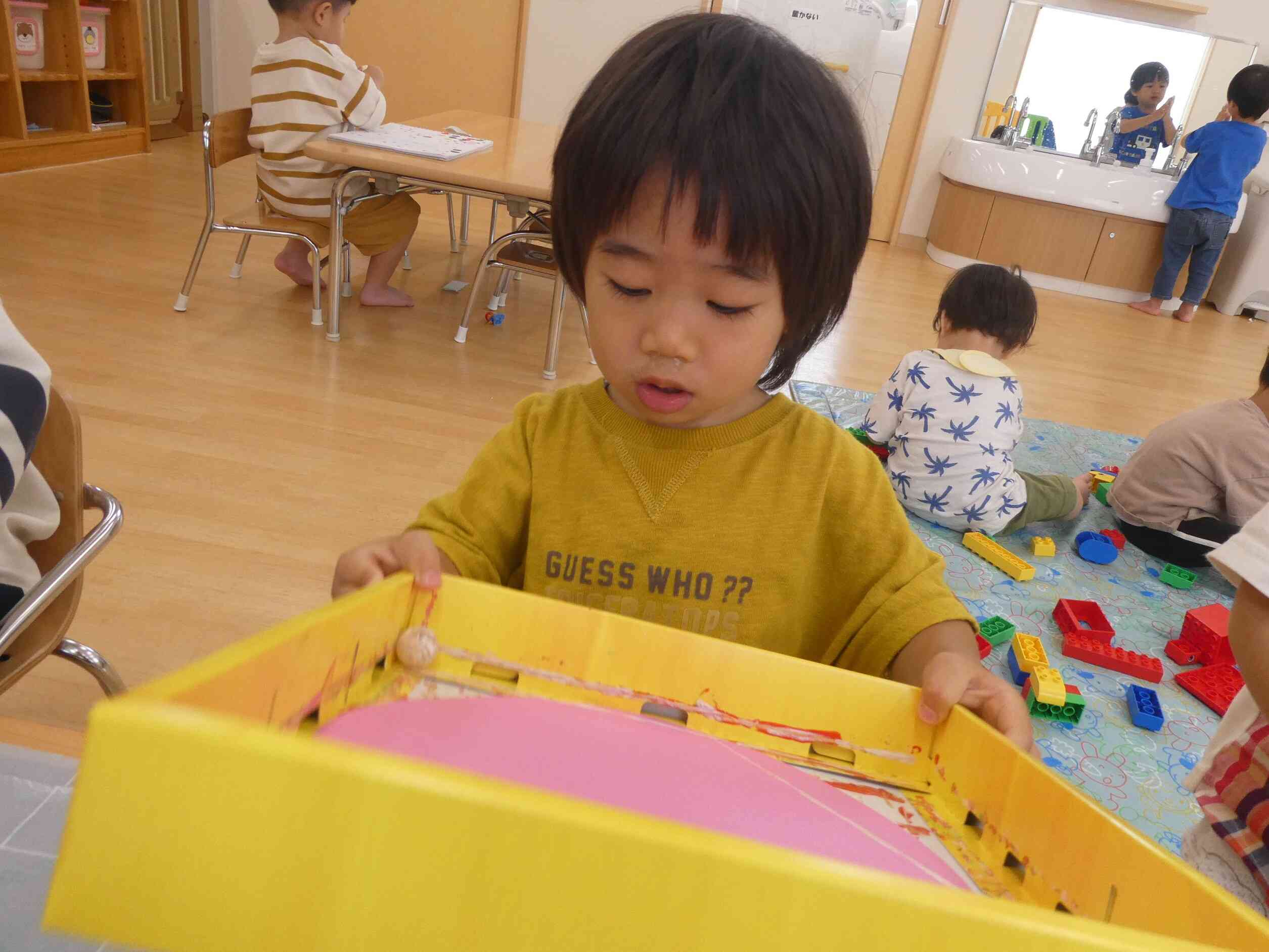 ビー玉、コロコロ♪