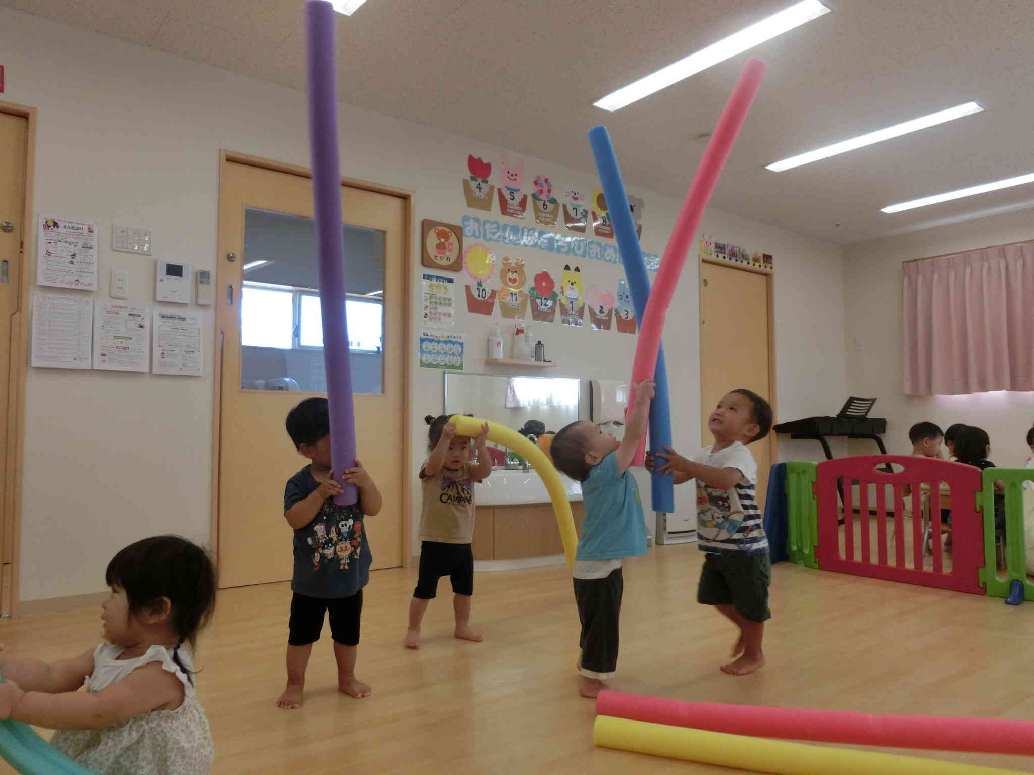 あひる組　プールスティック遊び♪