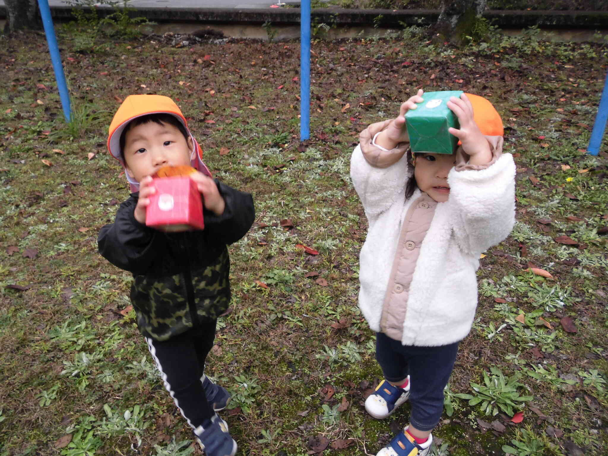 葉っぱいっぱい拾ったよ☆