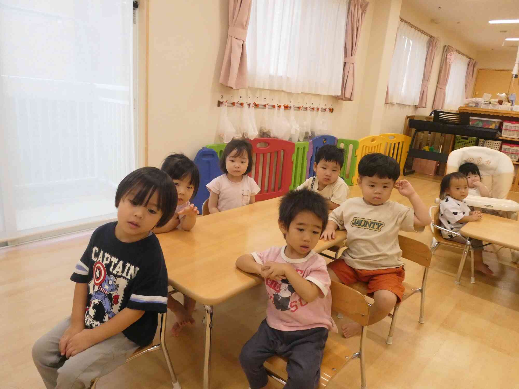 お月様にはうさぎさんがいるのかな…