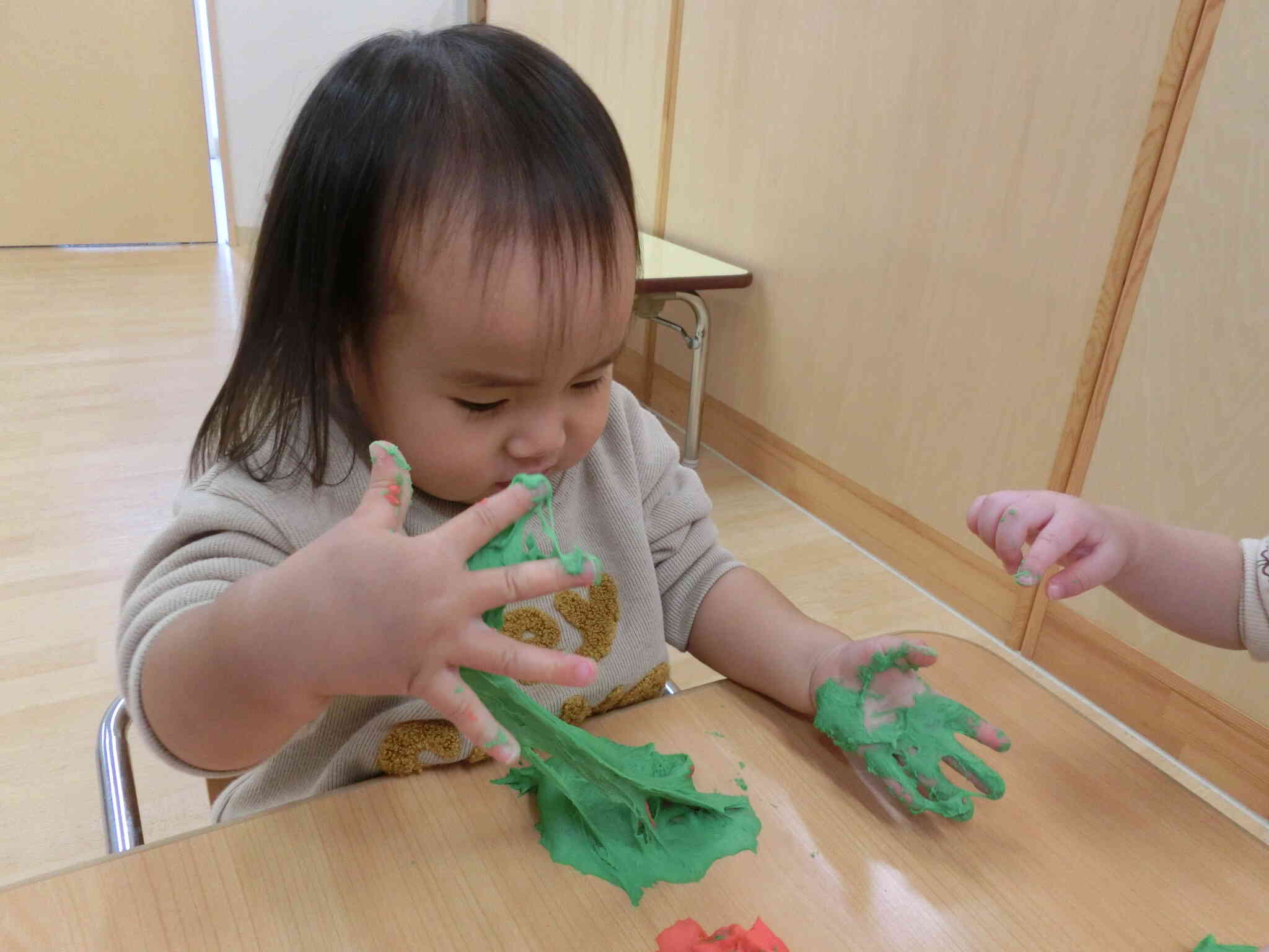 うわー両手が緑色！！