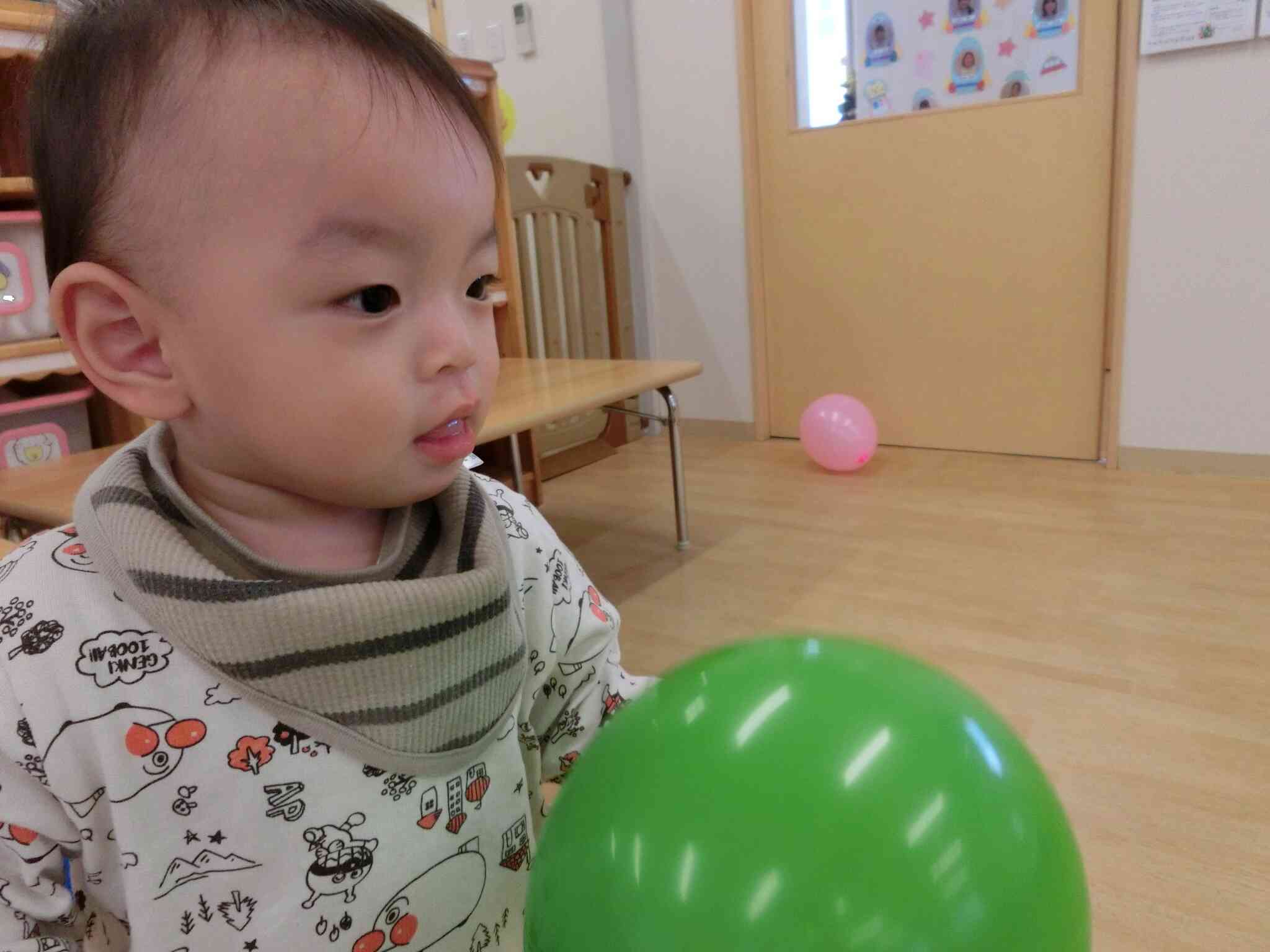 あそこに…青の風船がある！！