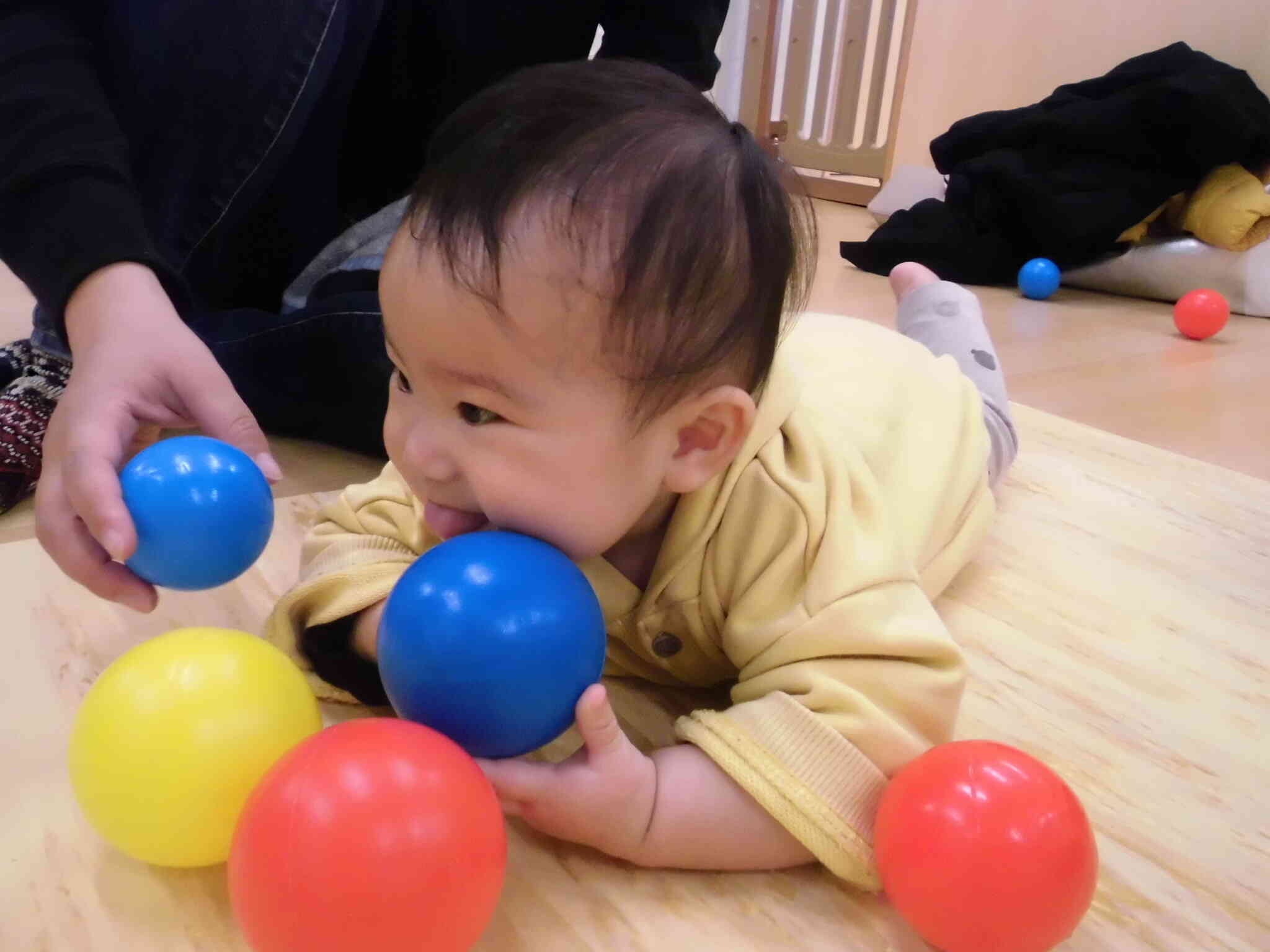 ボールだっこ♡そして、べ～っ！！