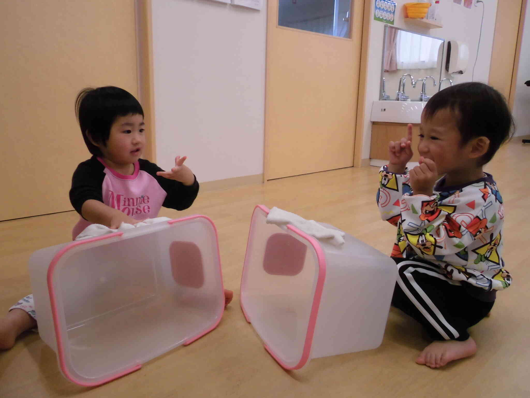 あひる組　大掃除、きれいになあれ！