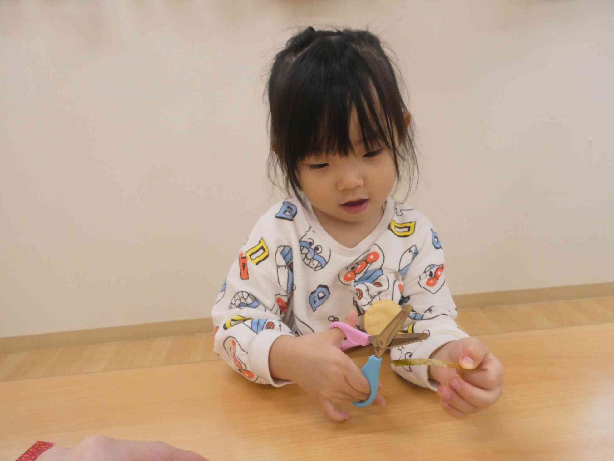 ハサミと一緒に口も動いちゃう♡