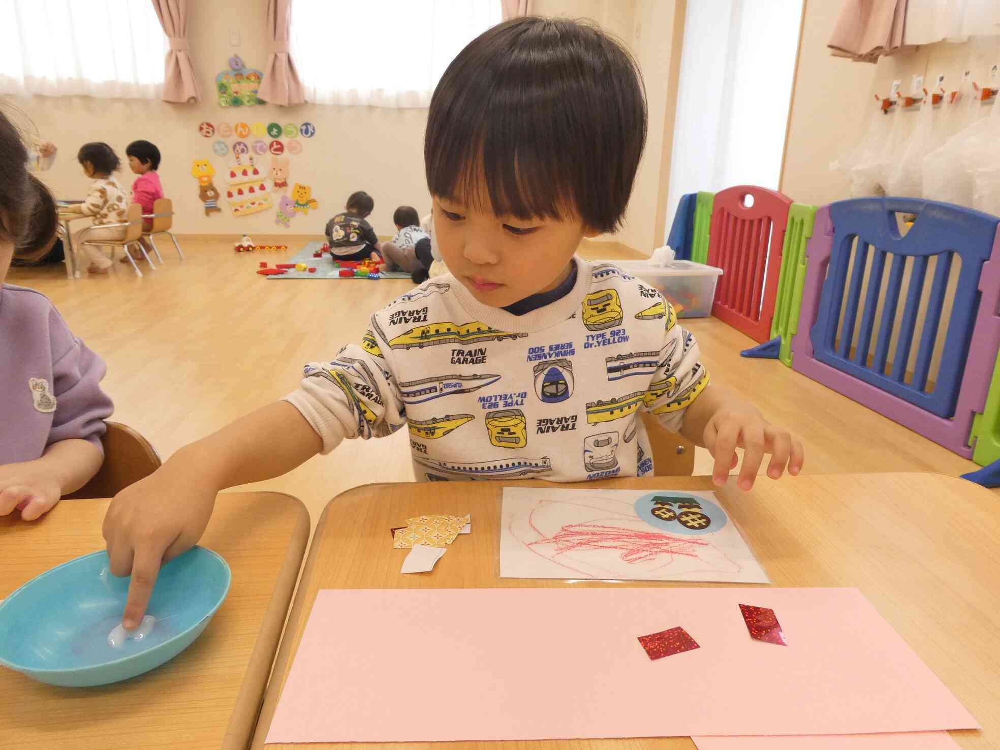 糊は1の指で塗るよ!