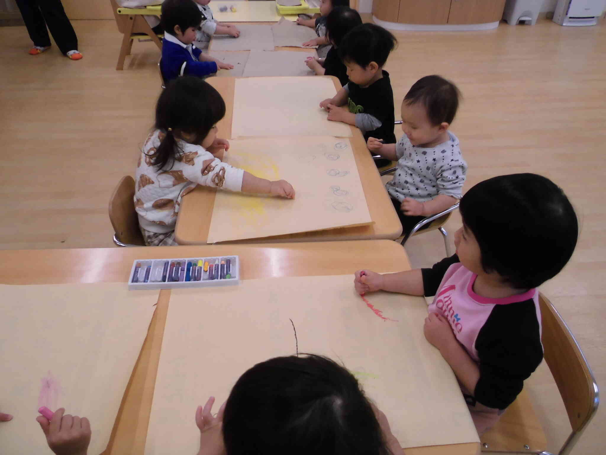 みんなでお絵描き楽しいな♪