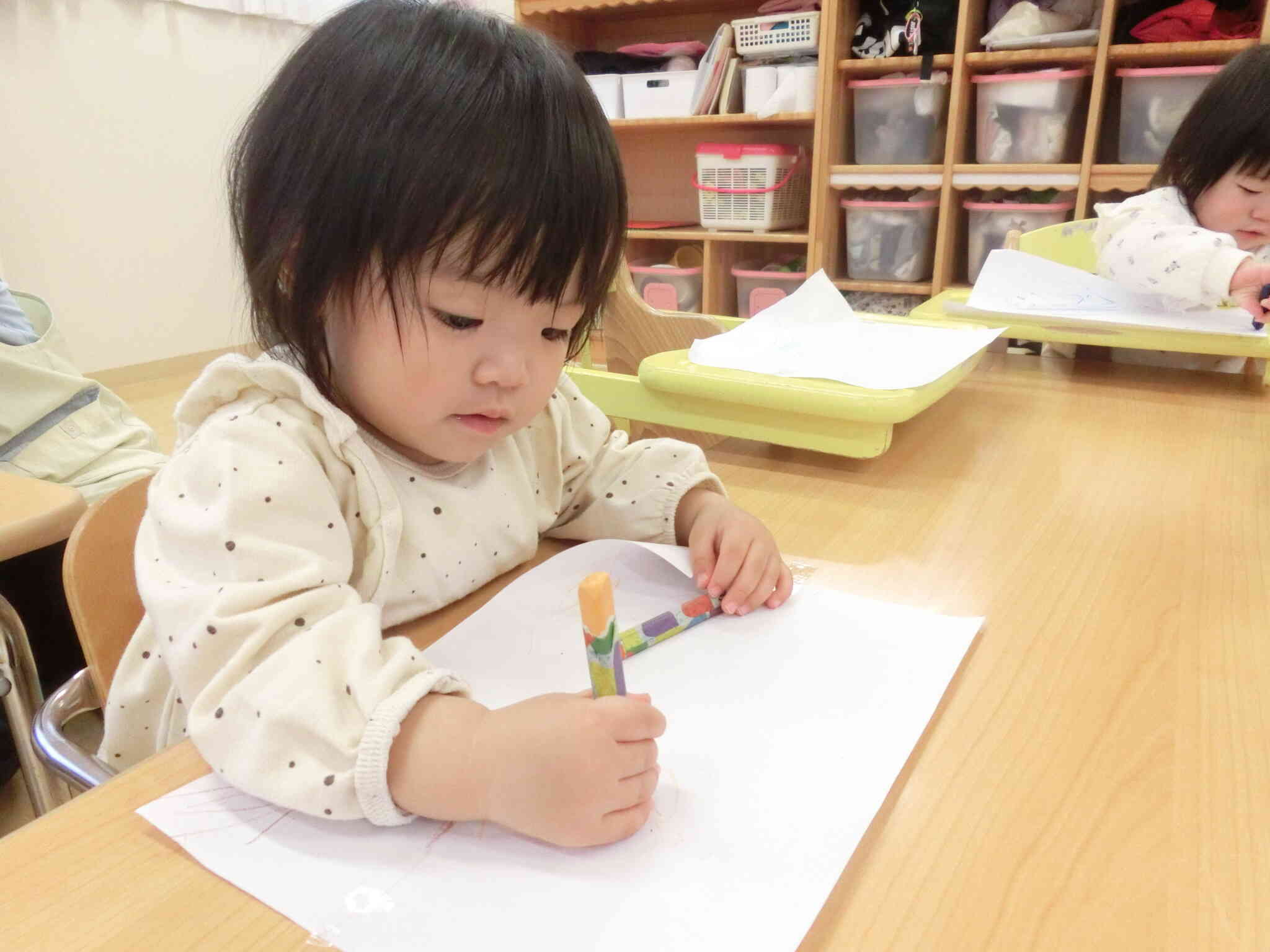 ひよこ組　いすに座って...