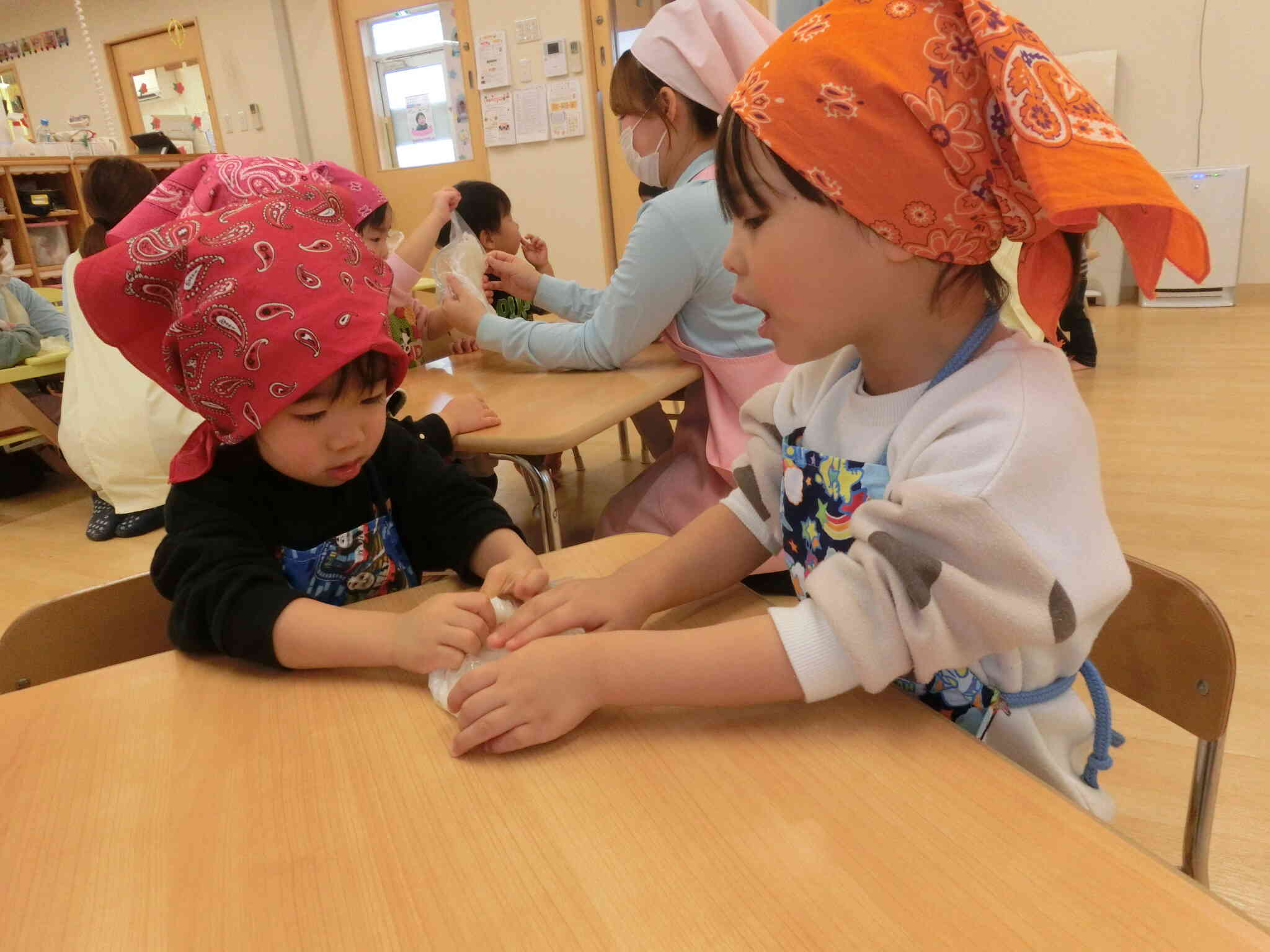 お米小さくなあれ！仲良く潰そうね