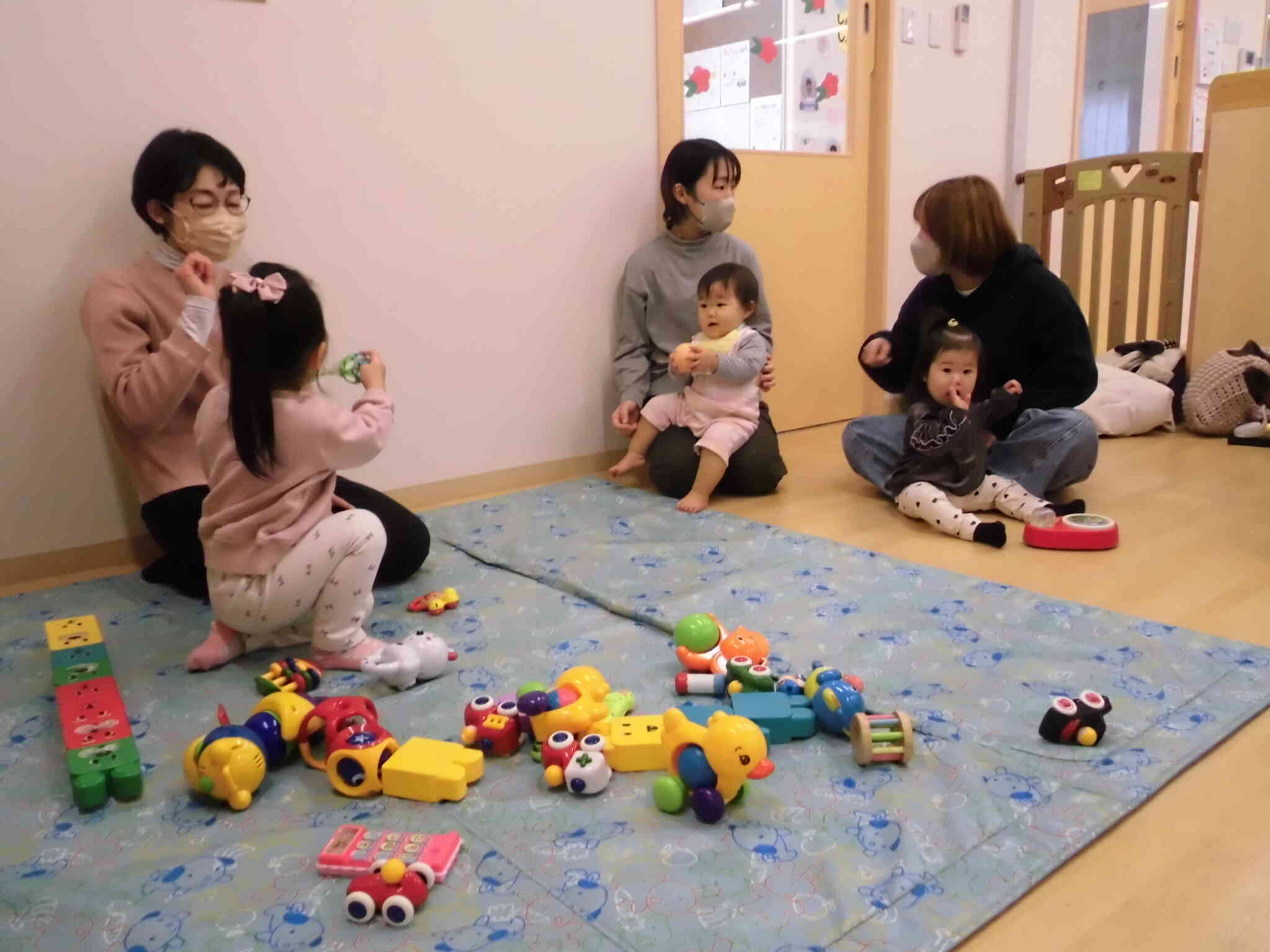 1月 子育て広場　小麦粉粘土遊び♪