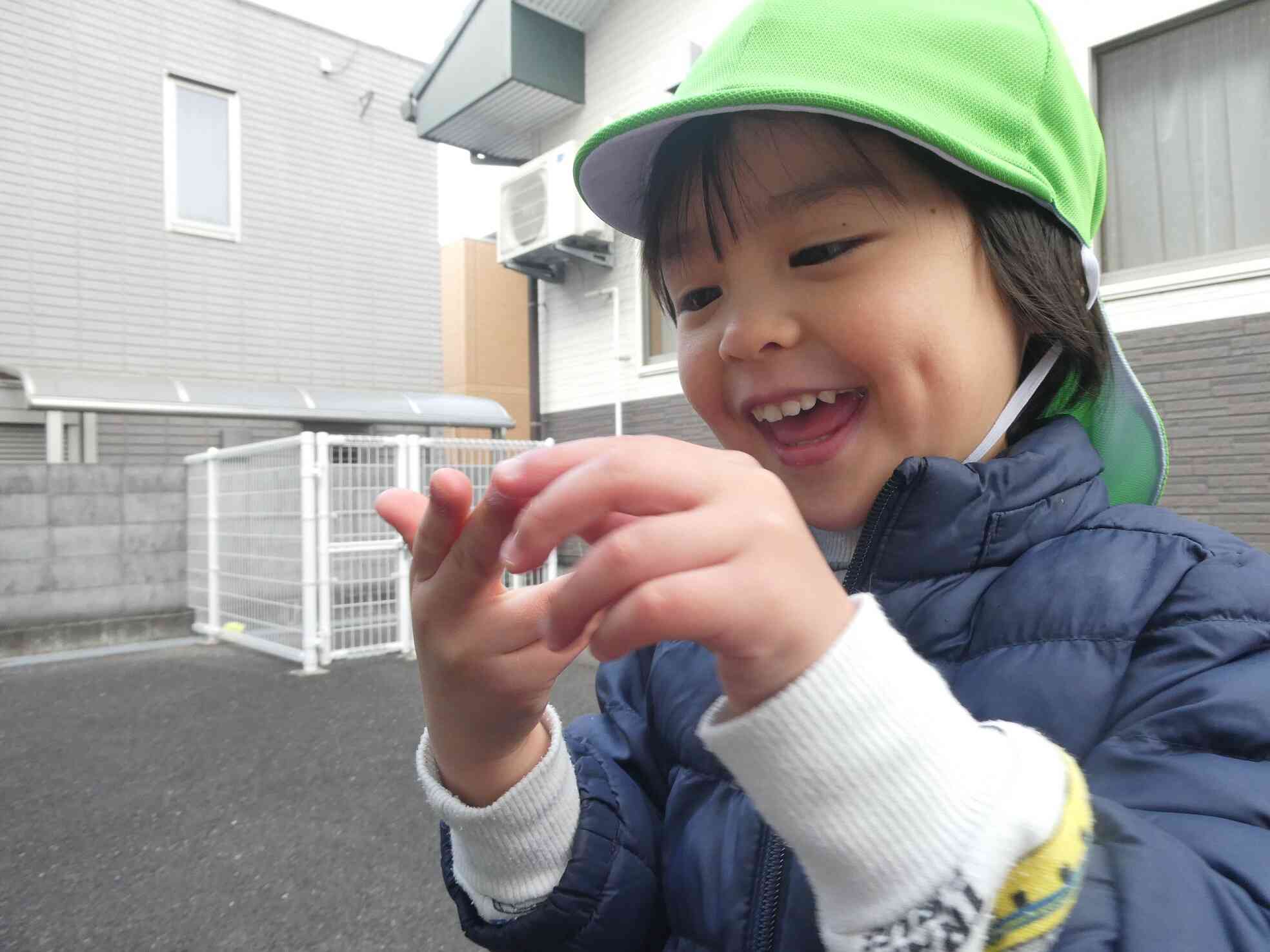 やったね！雪捕まえたよ♪