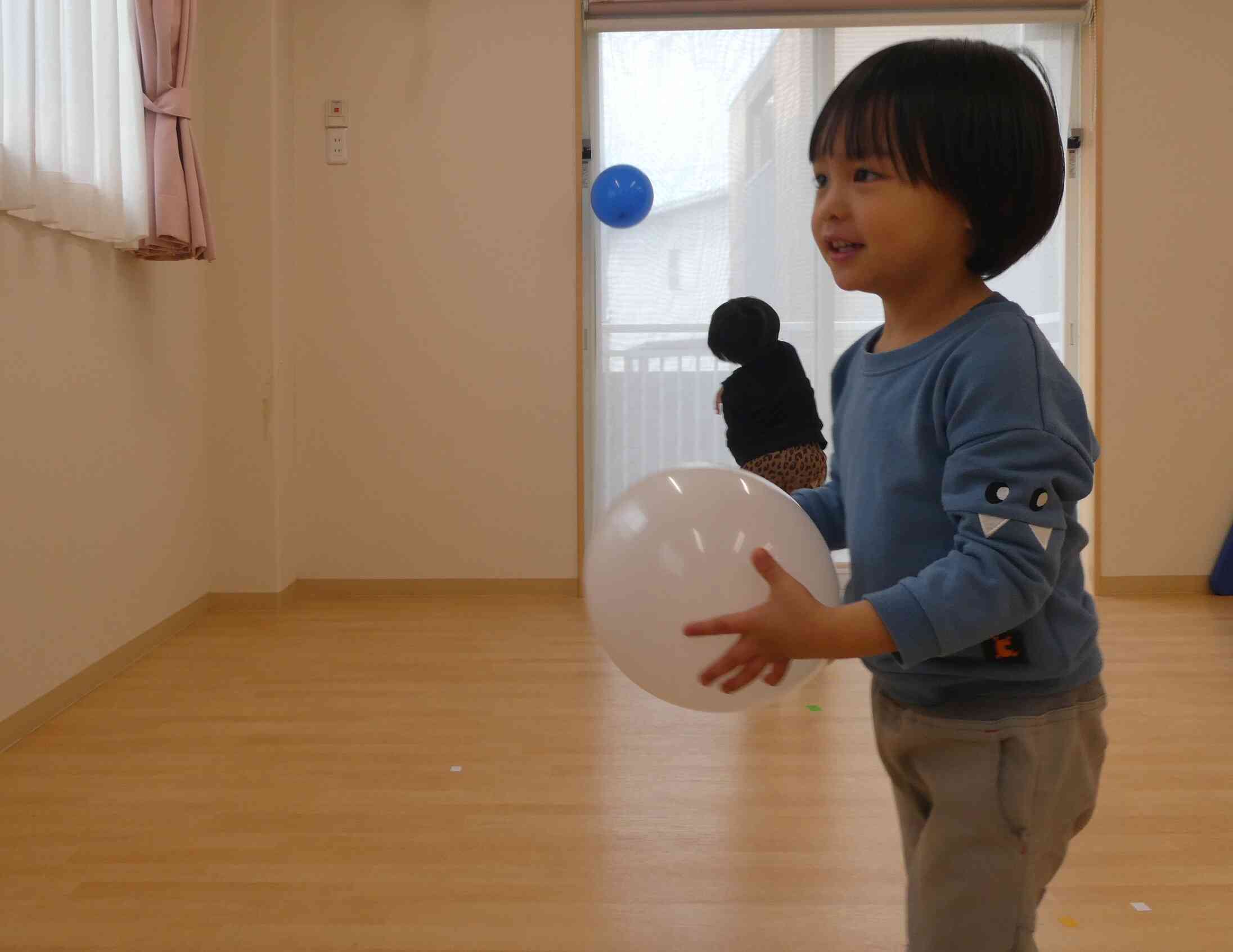 壁に向かってぽーい☆