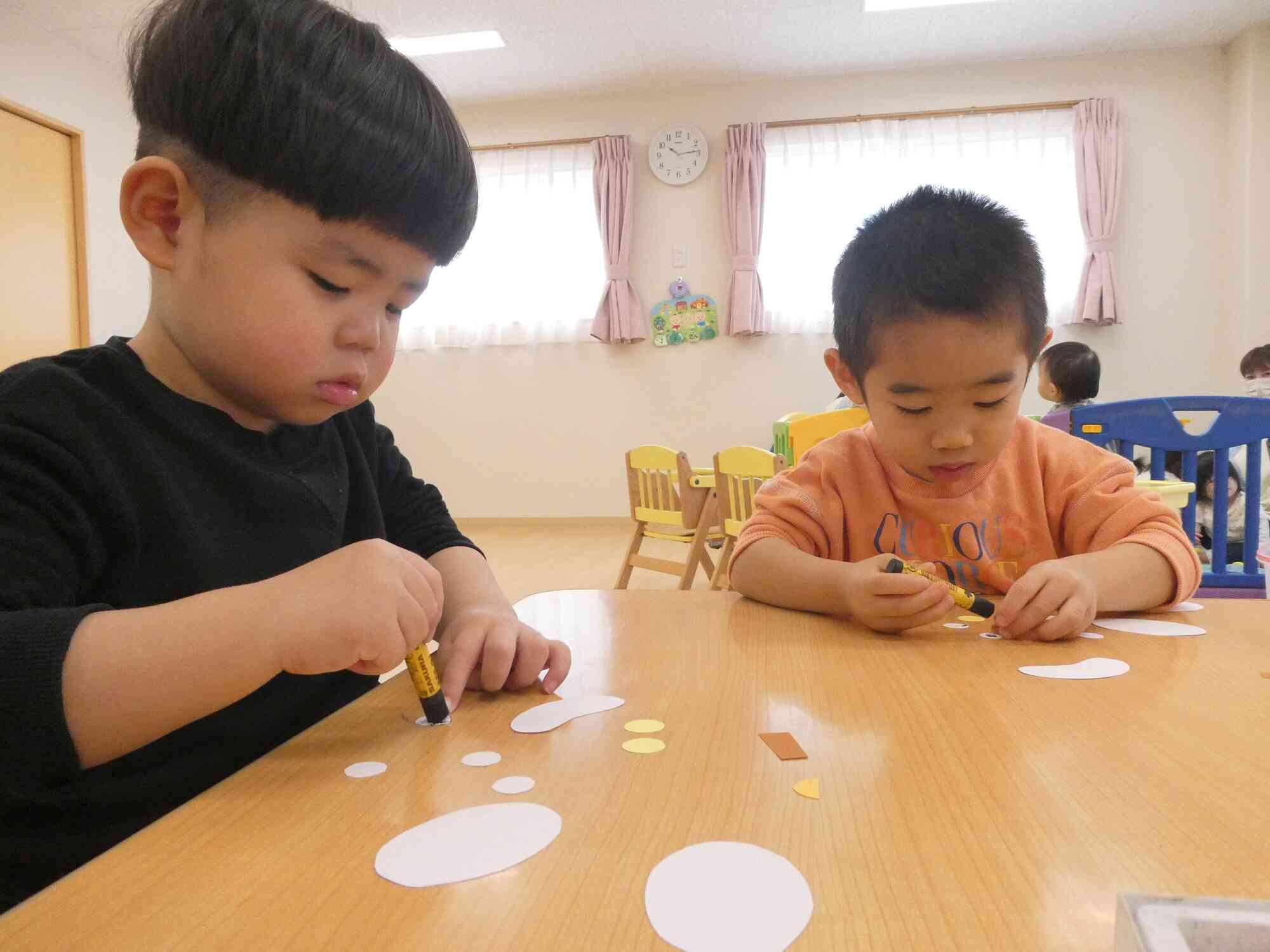 クレパスで描き描き☆