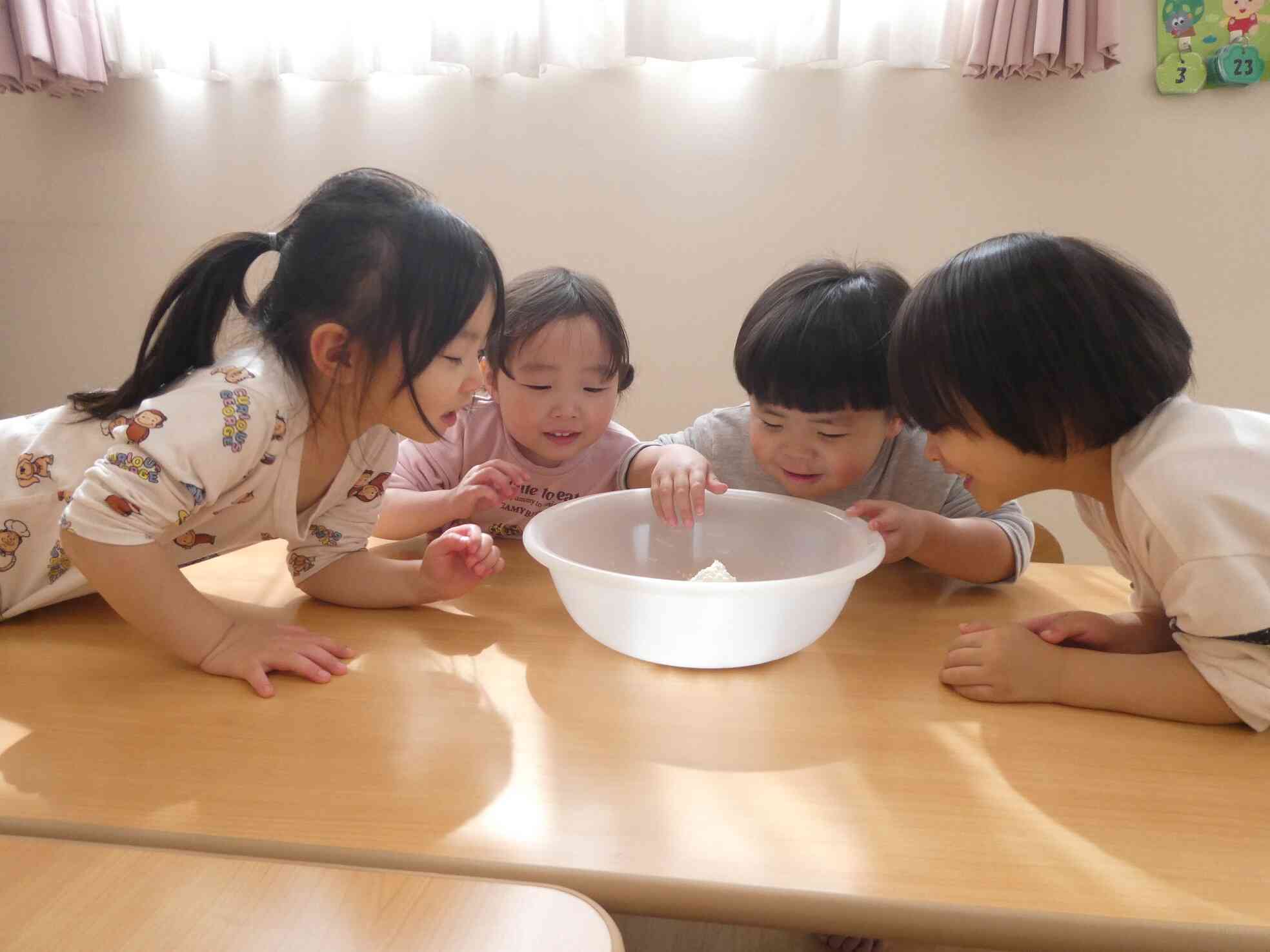 うさぎ組　小麦粉粘土をしたよ♡