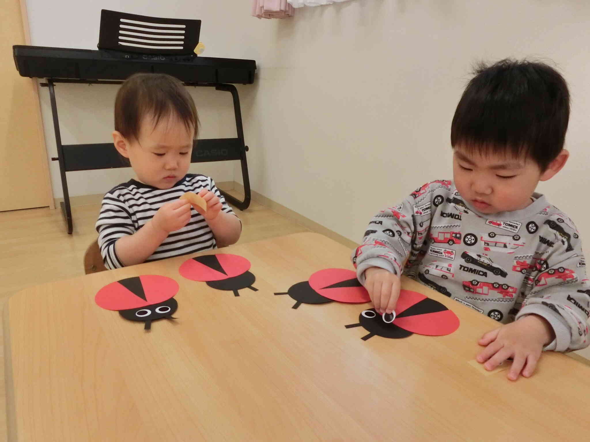 指先を使って…