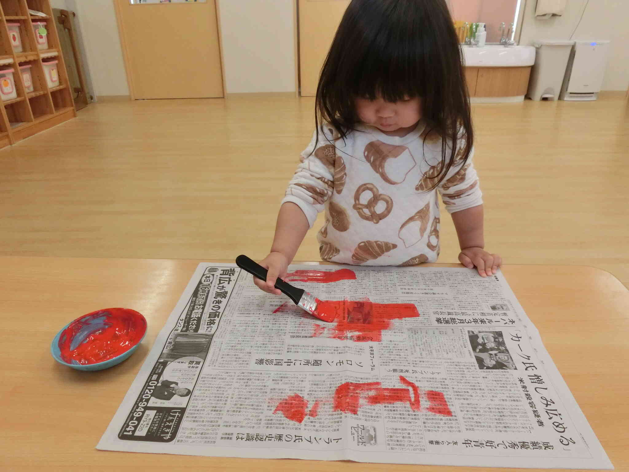 大きな筆は塗りやすいな♪