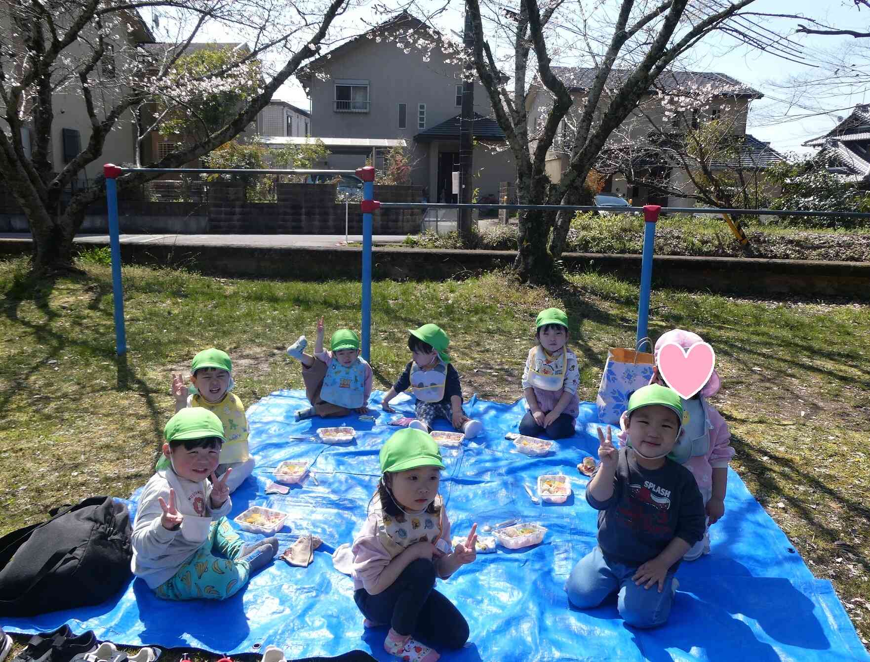 うさぎ組 公園でお弁当を食べよう!