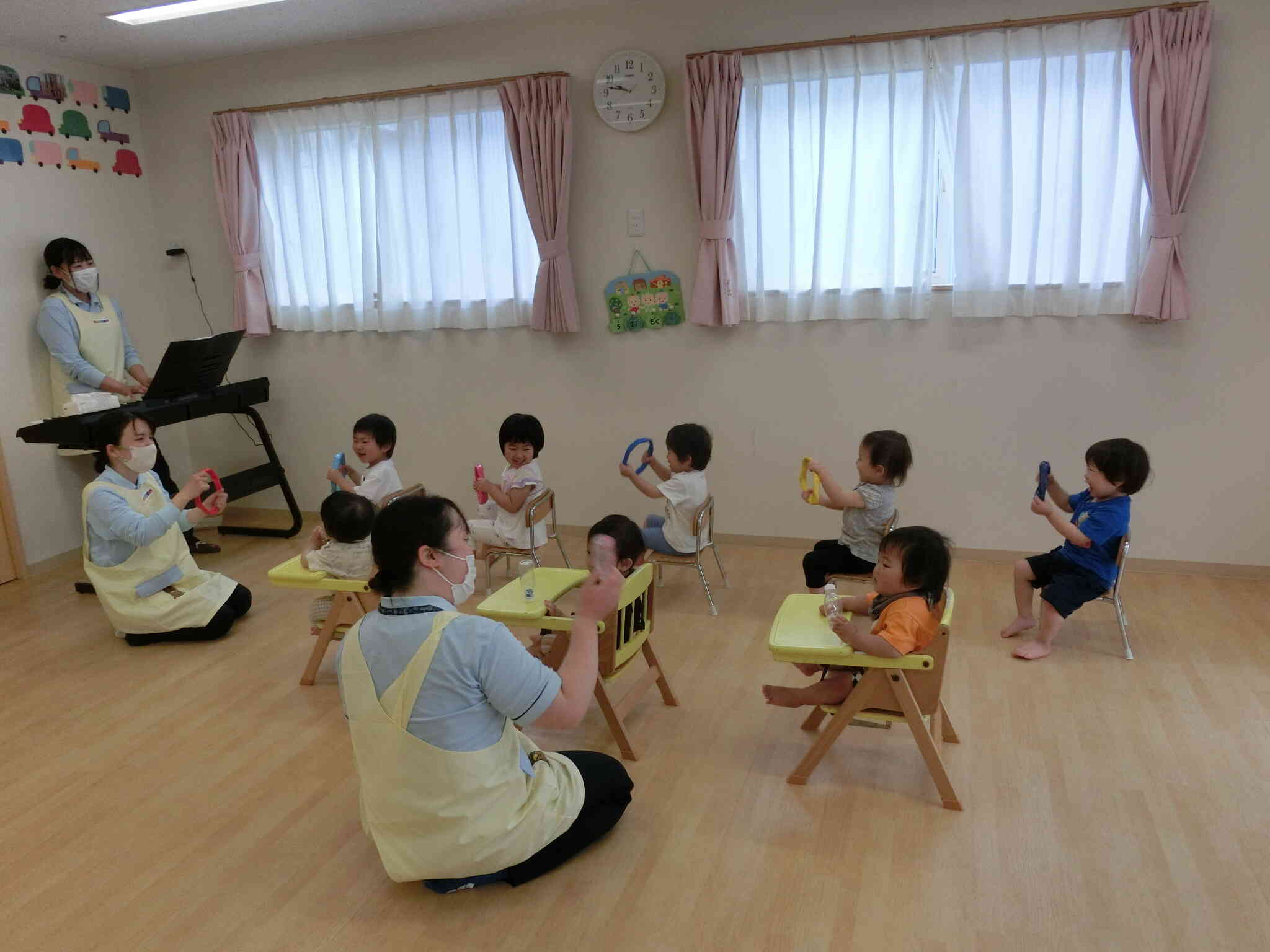 ひよこ組　うさぎ組のお友だちと一緒に...