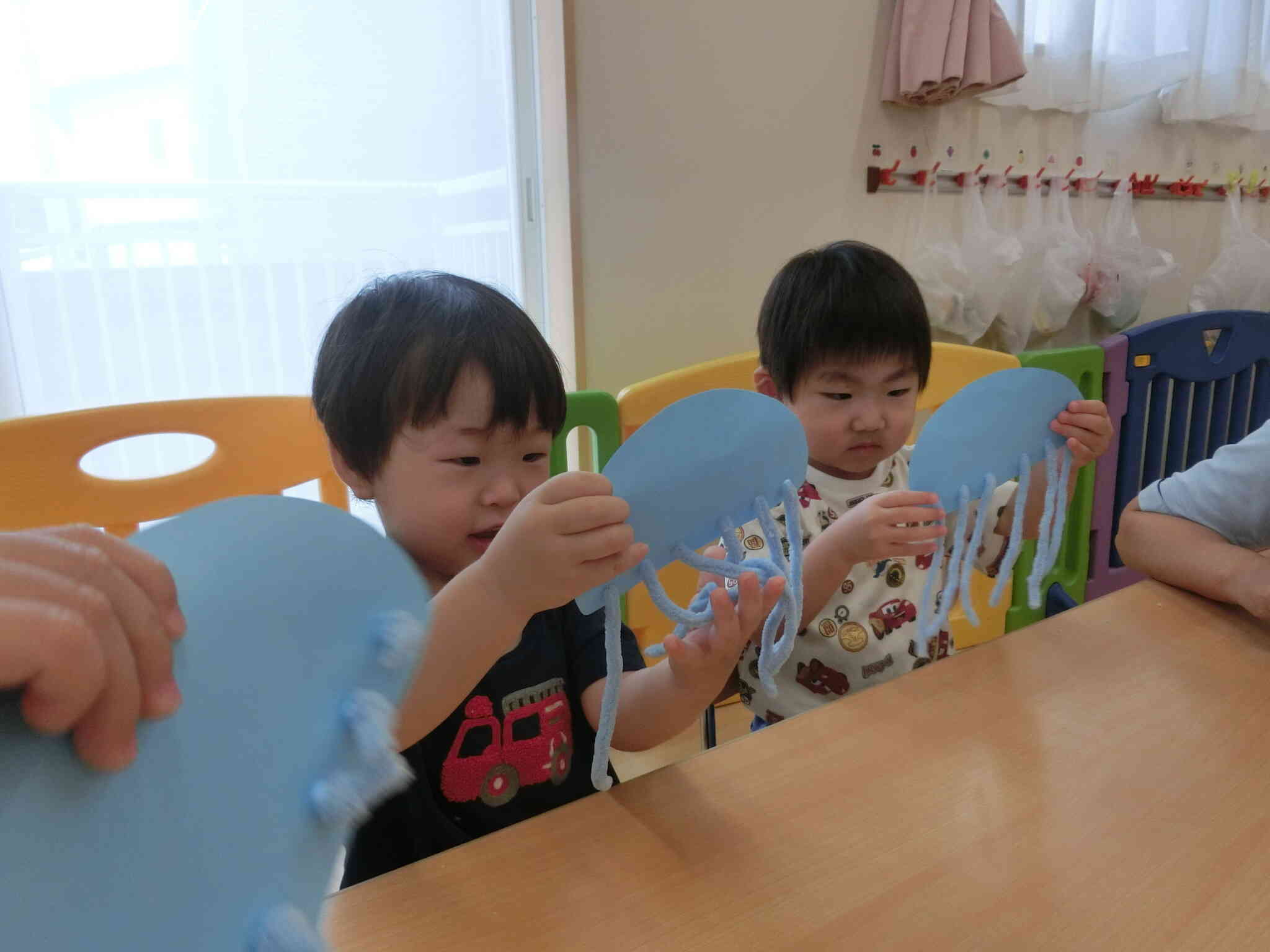 うさぎ組　小さい穴に通せるかな？