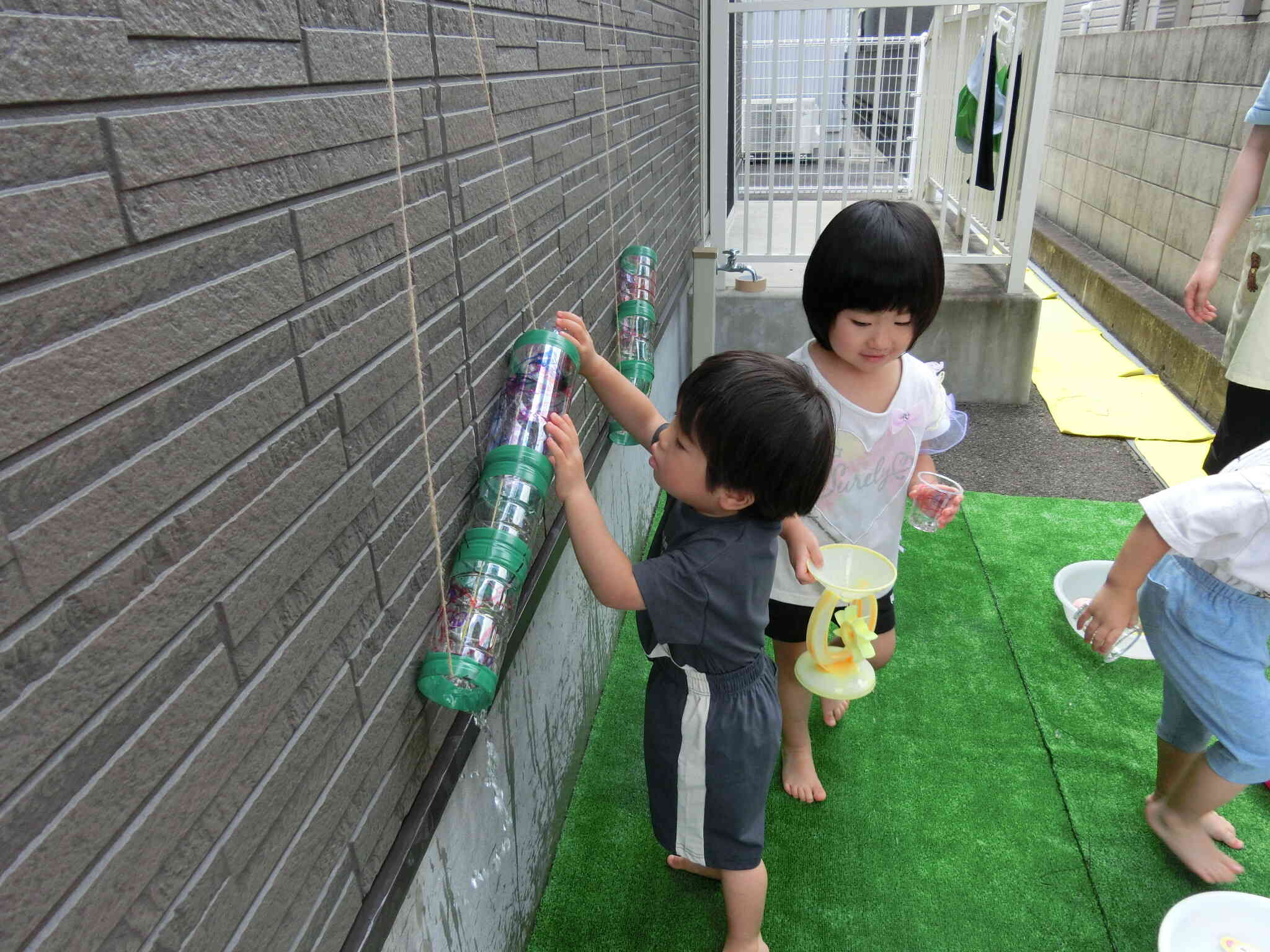 上の部分から水を入れると…