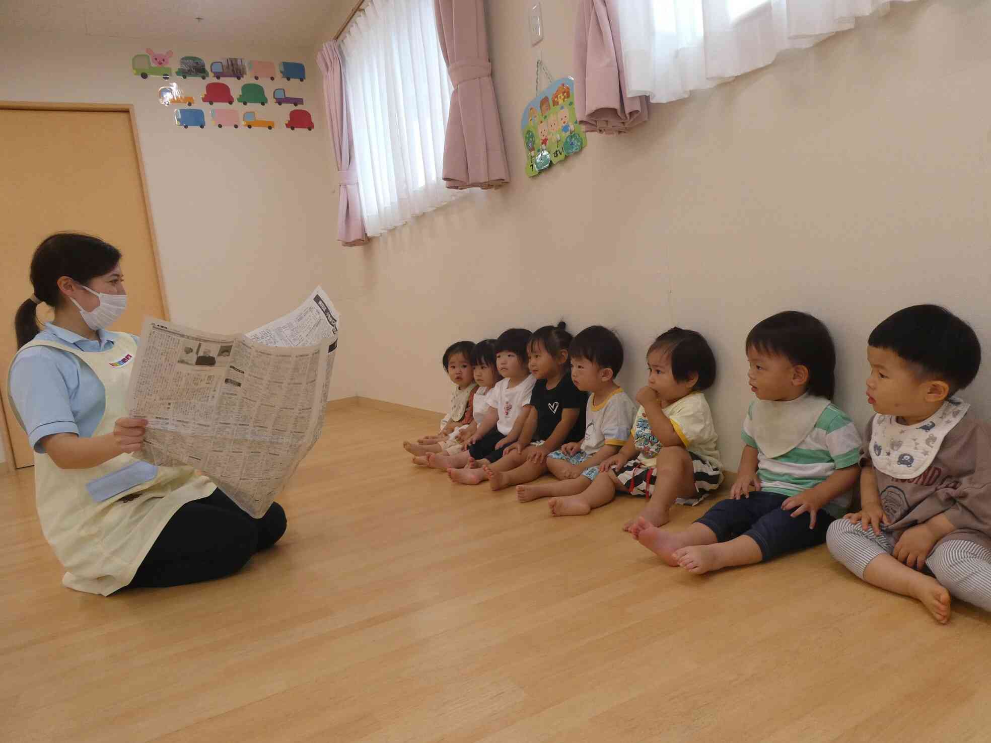 あひる組　新聞紙で何作ろう？