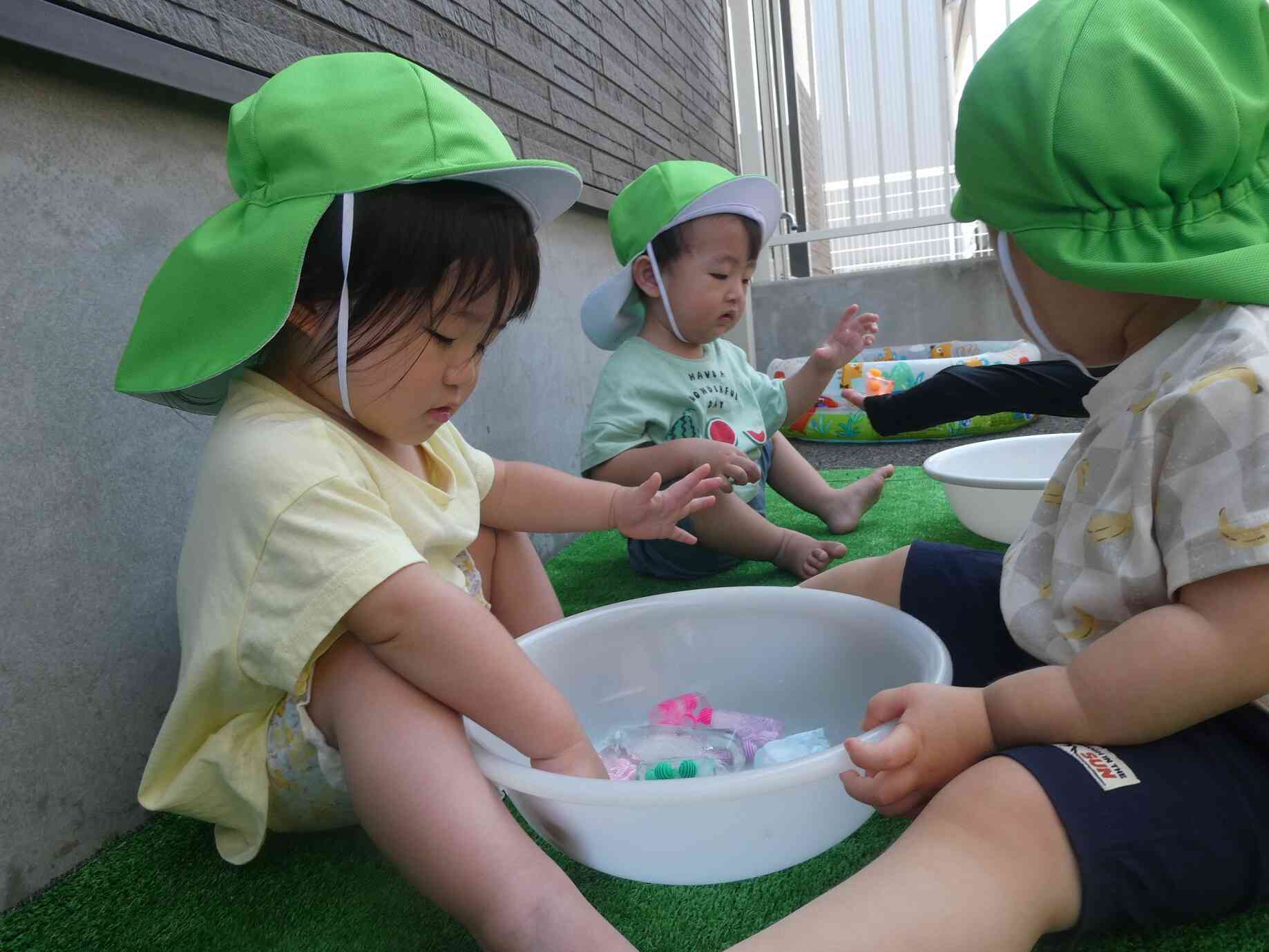 あひる組 冷たくて気持ちいい☆