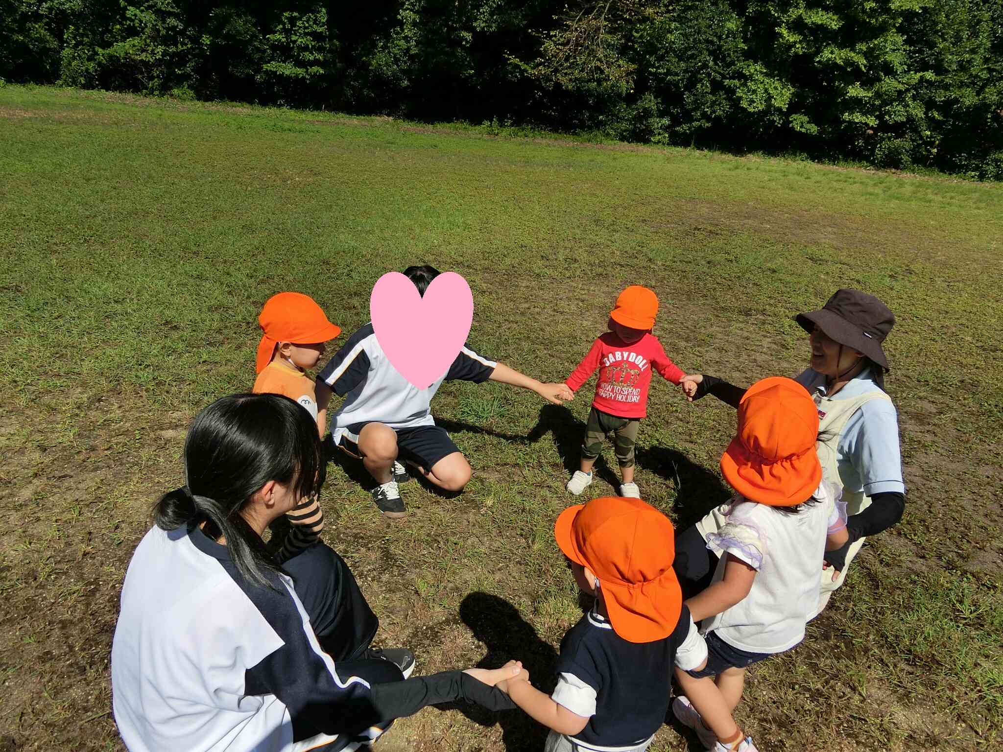 最後にみんなで手を繋いで…