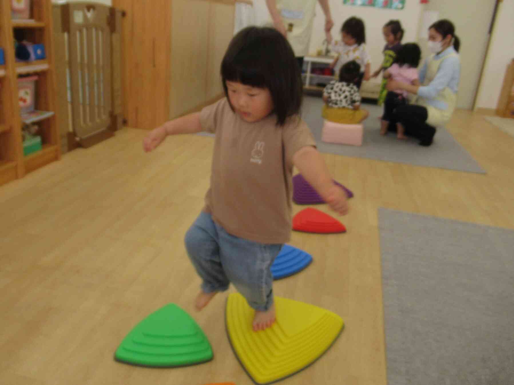 「おっとっと。おちないように慎重に…」