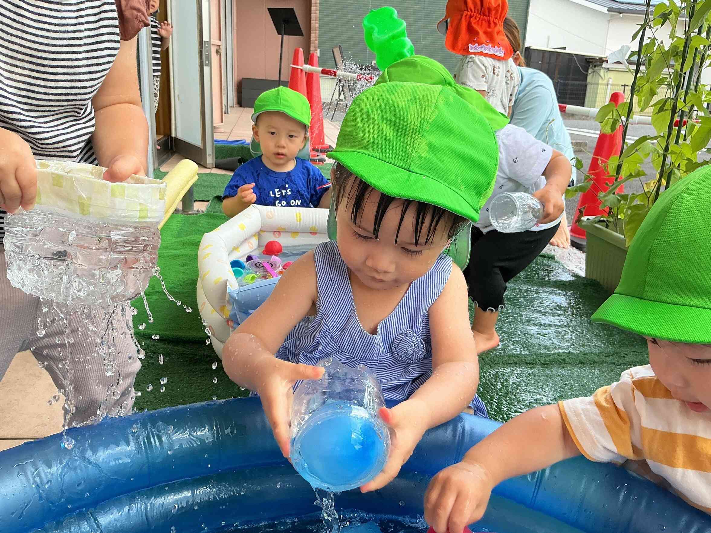 「お水ちゃぷちゃぷ気持ちいいね!!」