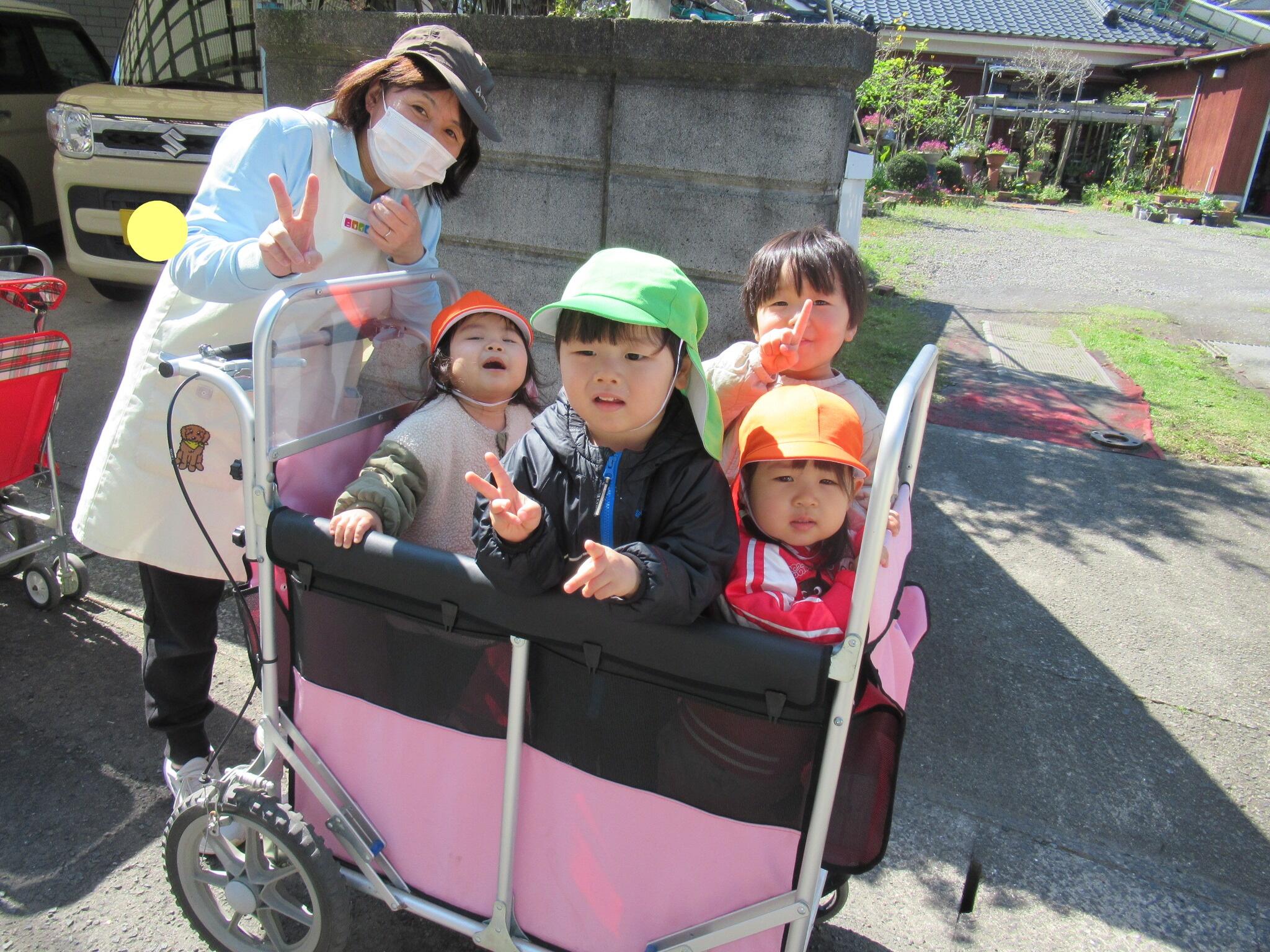 おさんぽに行きました♪｜ニチイキッズきりしま保育園｜ニチイキッズ