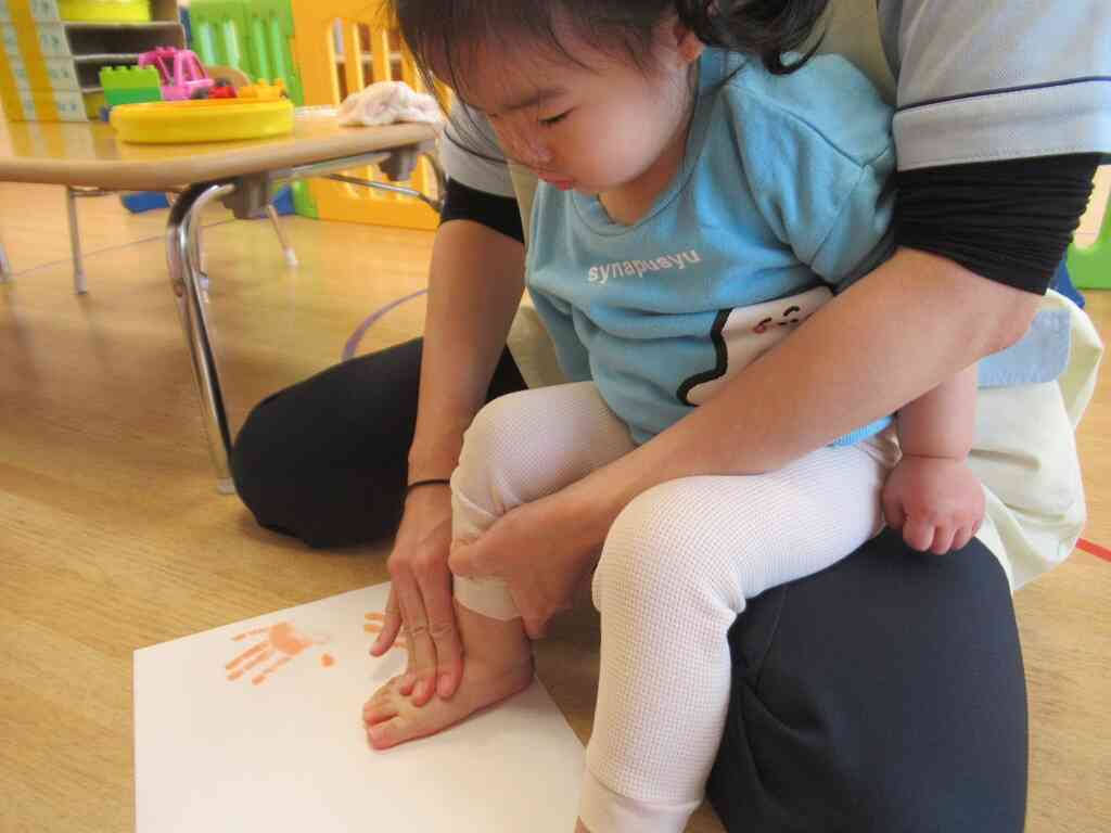 今日は手形や足形をとりました