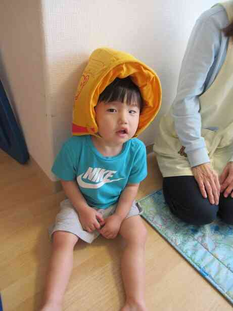 座ってお話しを聞くよー