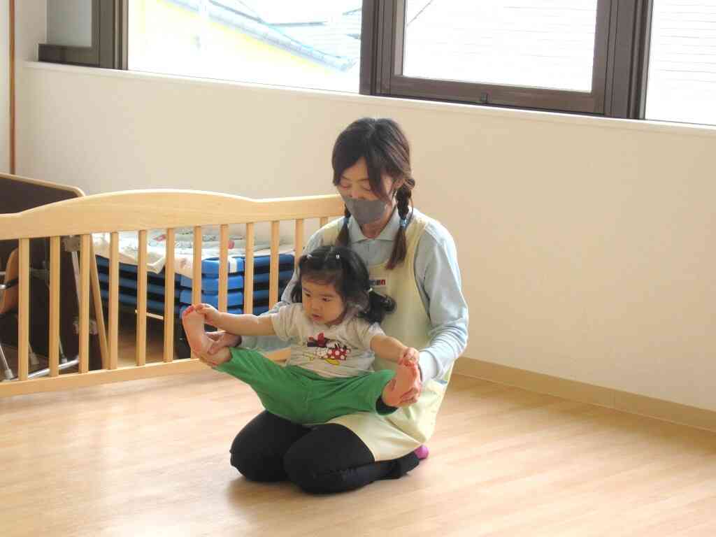 足を広げて・・・