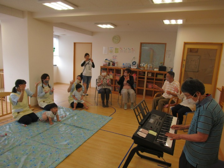 おばあちゃん、おじいちゃんたちとの交流会