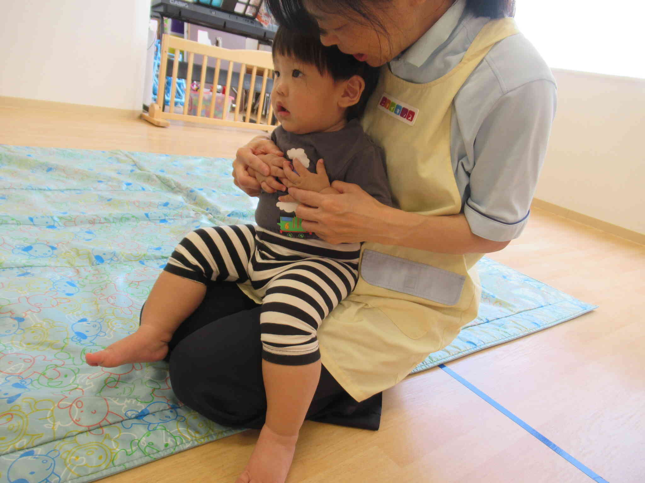 先生のお膝で