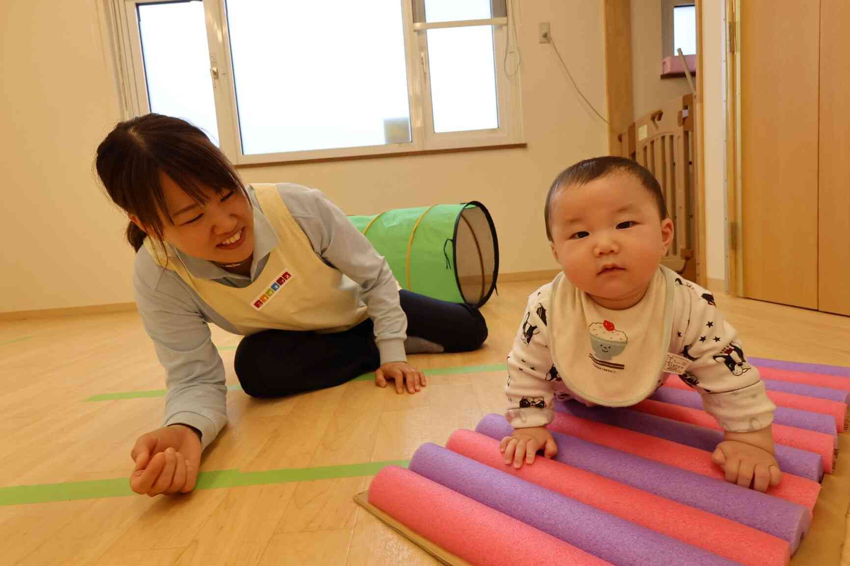 スポンジのでこぼこ道、ふわふわする！
