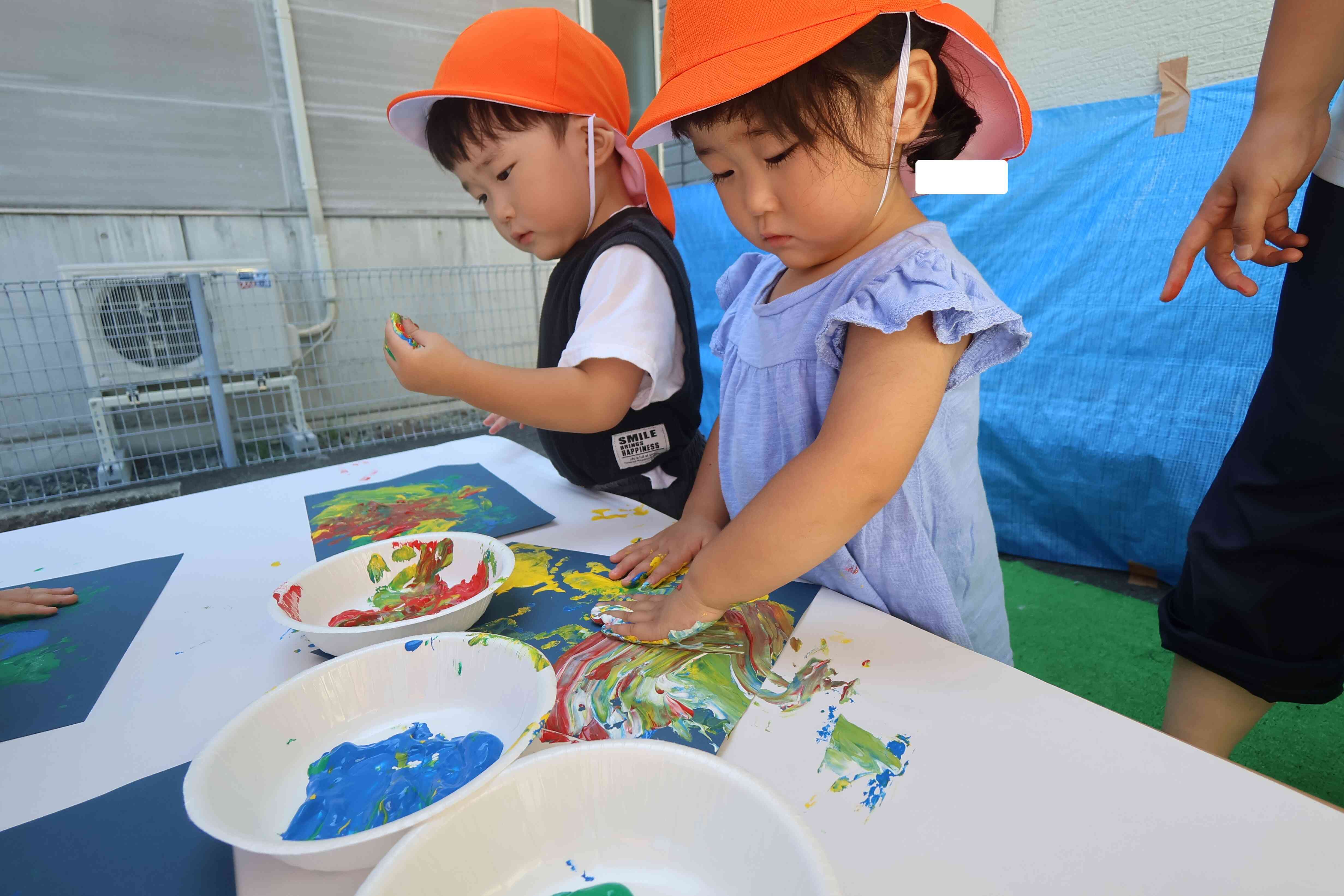 絵の具で遊ぶの楽しいな！