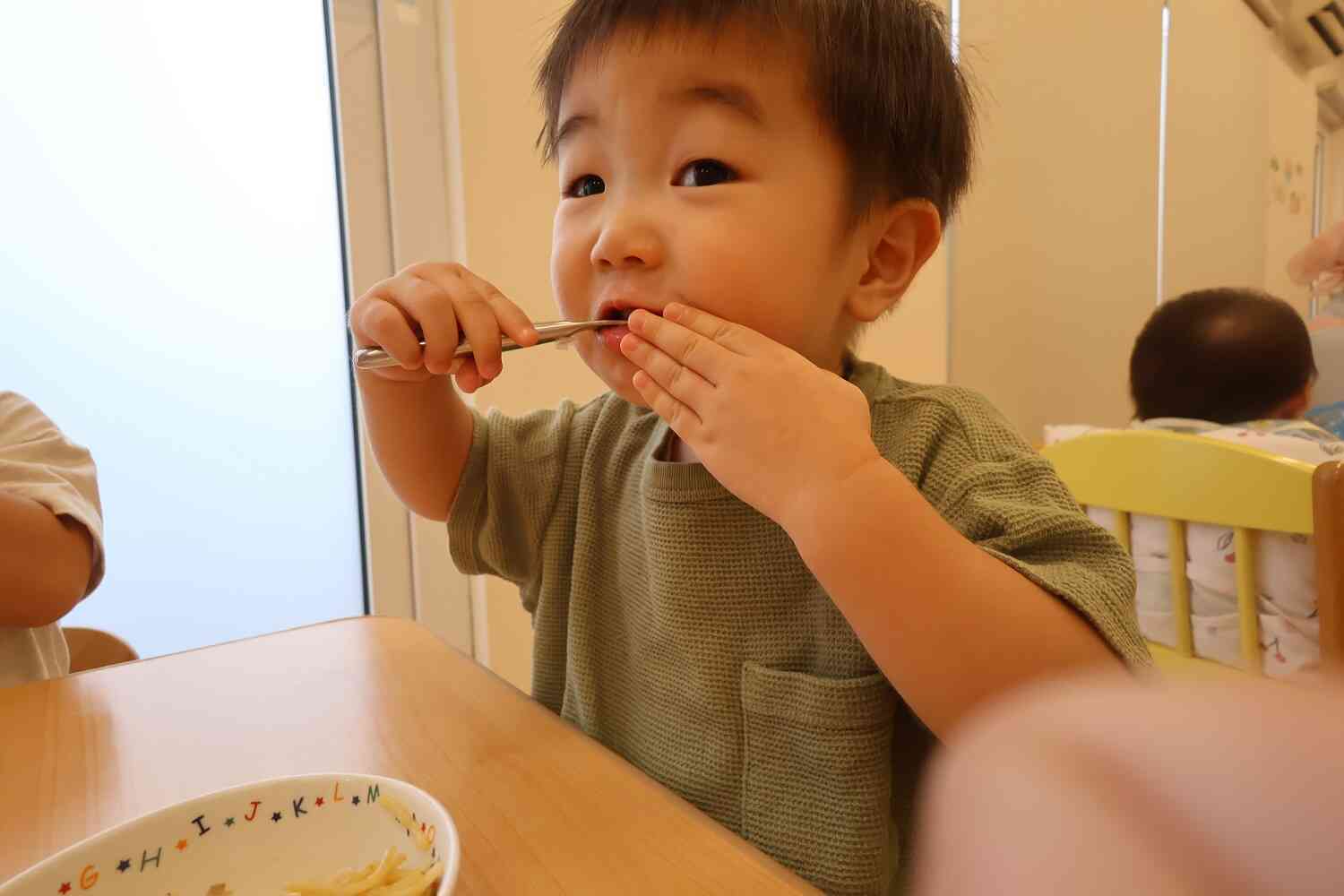 パクパクモグモグ