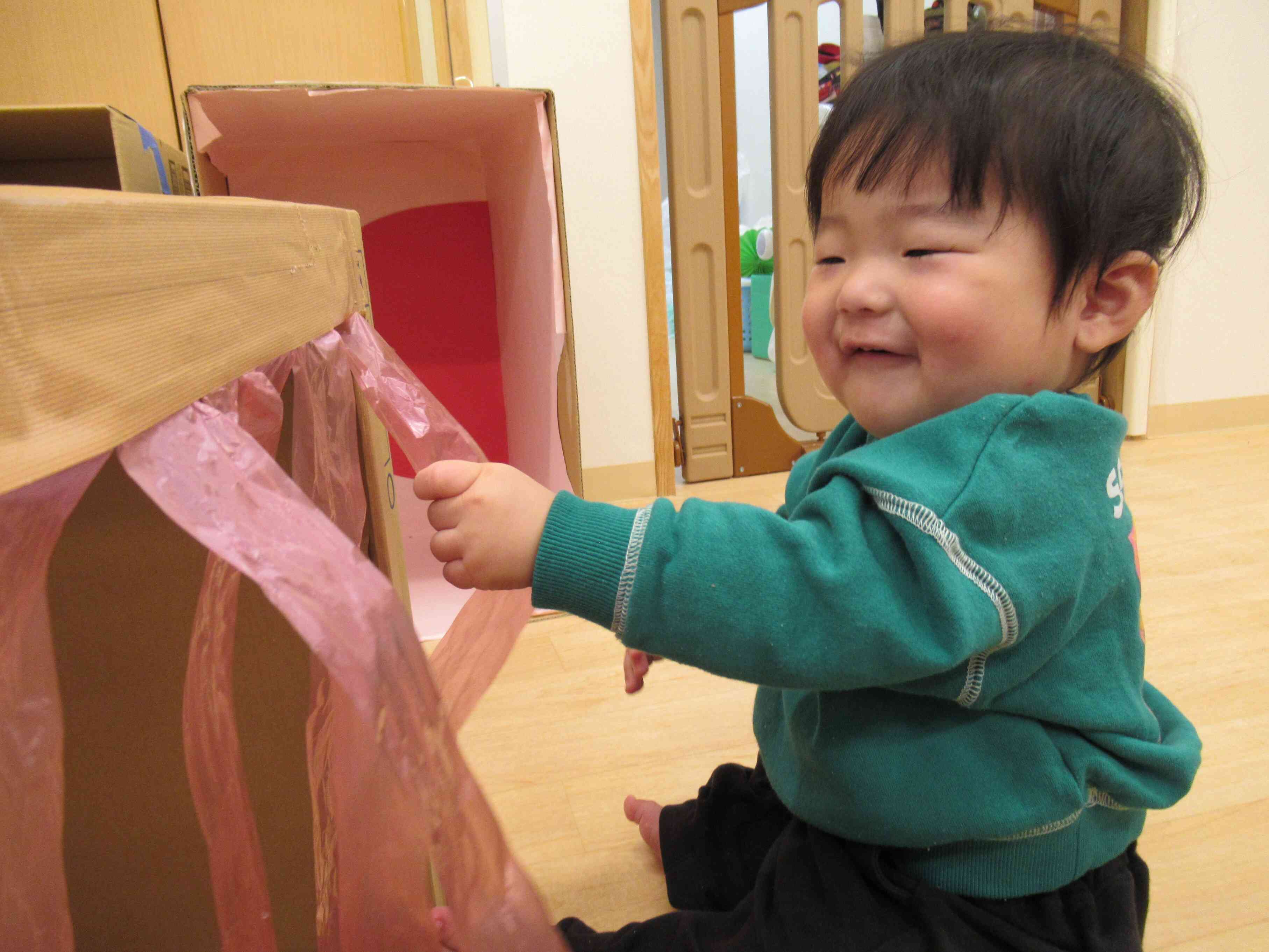 サラサラと音が鳴る、スズランテープも付けました。