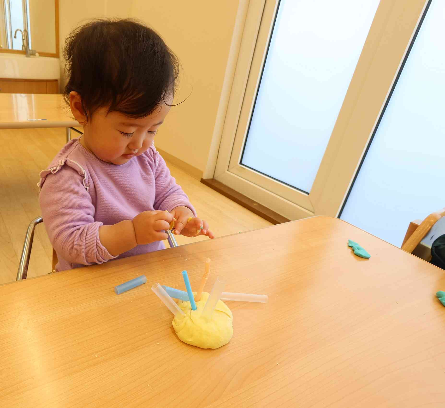 今日はストローを挿してみよう