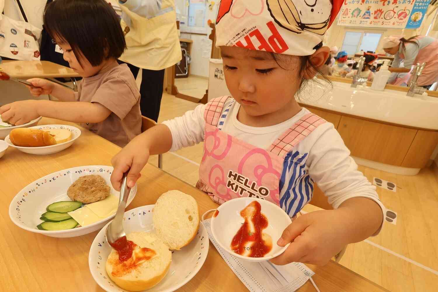 食育（ハンバーガー作り）