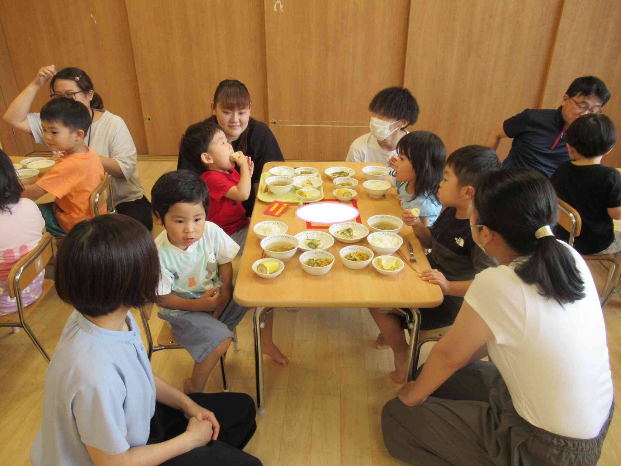 給食食べるところ見ててね