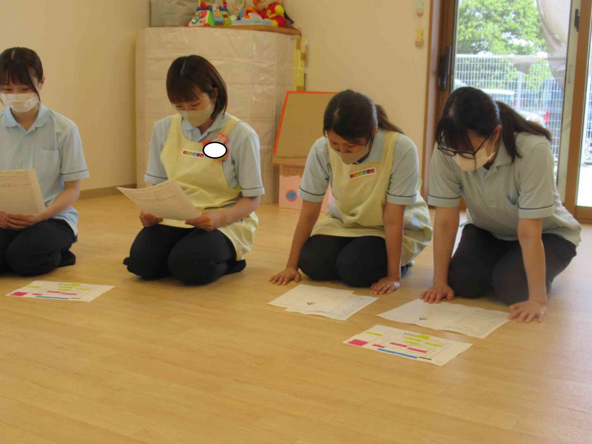 毎月テーマを決めて研修を行っています。