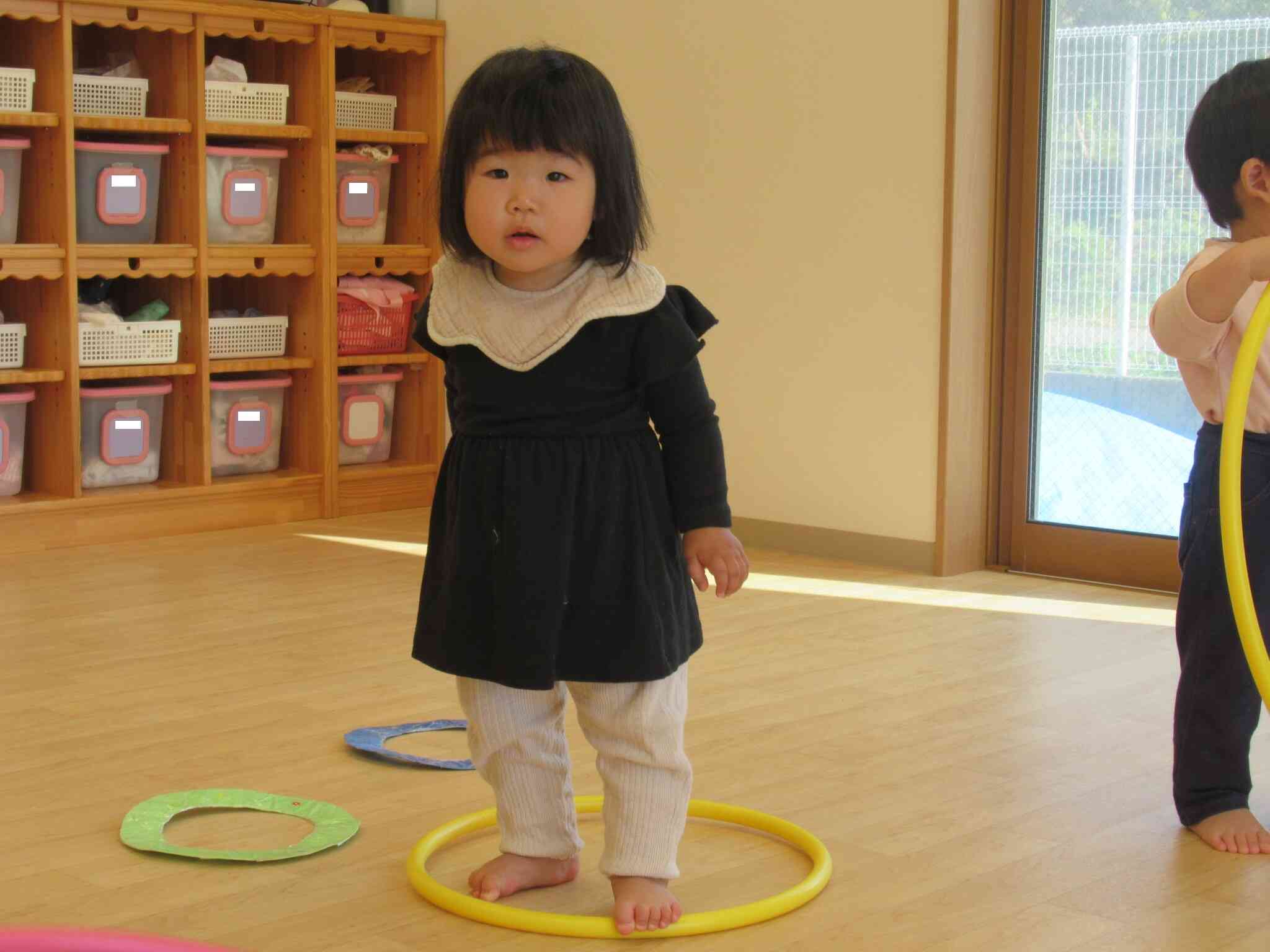 フラフープ遊び(0歳児）