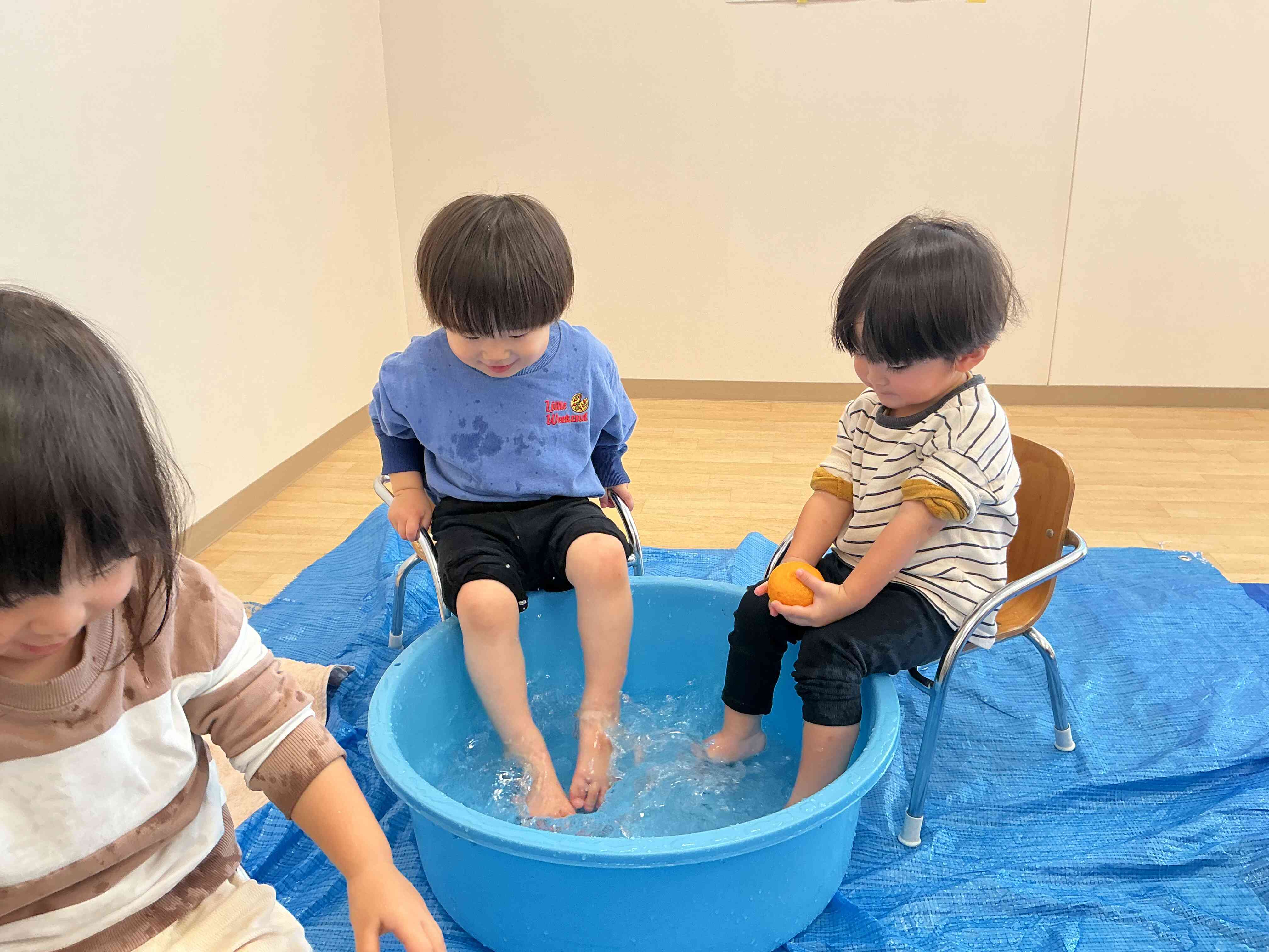 ゆず湯あそびの様子　～1歳児あひる組～